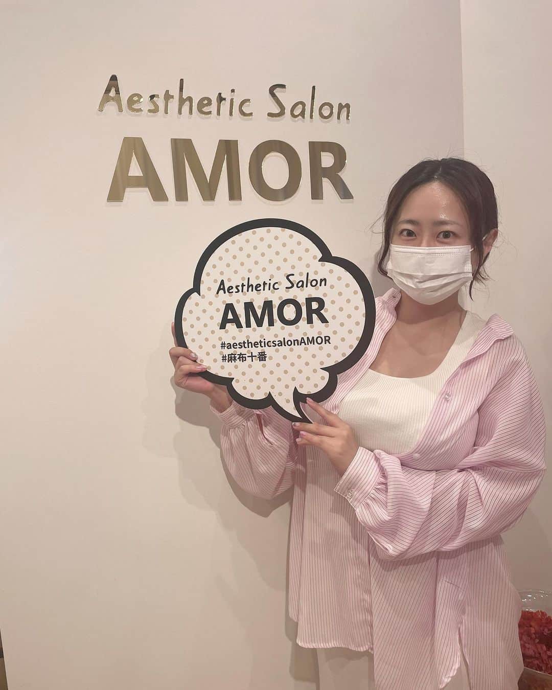 水樹たまのインスタグラム：「先日、撮影に備え麻布十番のAesthetic Salon AMORさんでハイフ、光フェイシャル、エレクトロポーションの施術を受けてまいりました☺️  ハイフって痛いイメージがあったのでしばらく受けてなかったんですが、こちらのハイフは全く痛くなくてびっくり！これならリラックスして受けられます✨ 自分で頑張っても無くならなかった顎下のゴリゴリもスッキリ、行方不明だったフェイスラインも…一回で戻ってきました😭 肌のトーンも明るくなって嬉しい☺️  お顔の気になる部分への対応や質問にも、丁寧に対応してくださりとっても居心地の良い素敵なサロンでした💕ありがとうございました🙇  #麻布十番エステ #麻布十番 #ハイフ #エステ」