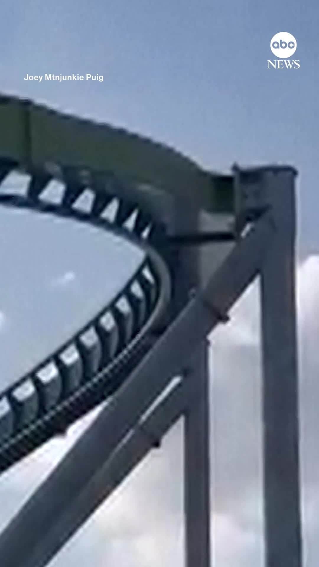 ABC Newsのインスタグラム：「A North Carolina amusement park closed one of its roller coasters after a crack was found on a support beam.  Video of the ride showed the beam bending, the top of it visibly detached, as cars with passengers whirled by.  More in link in bio.」