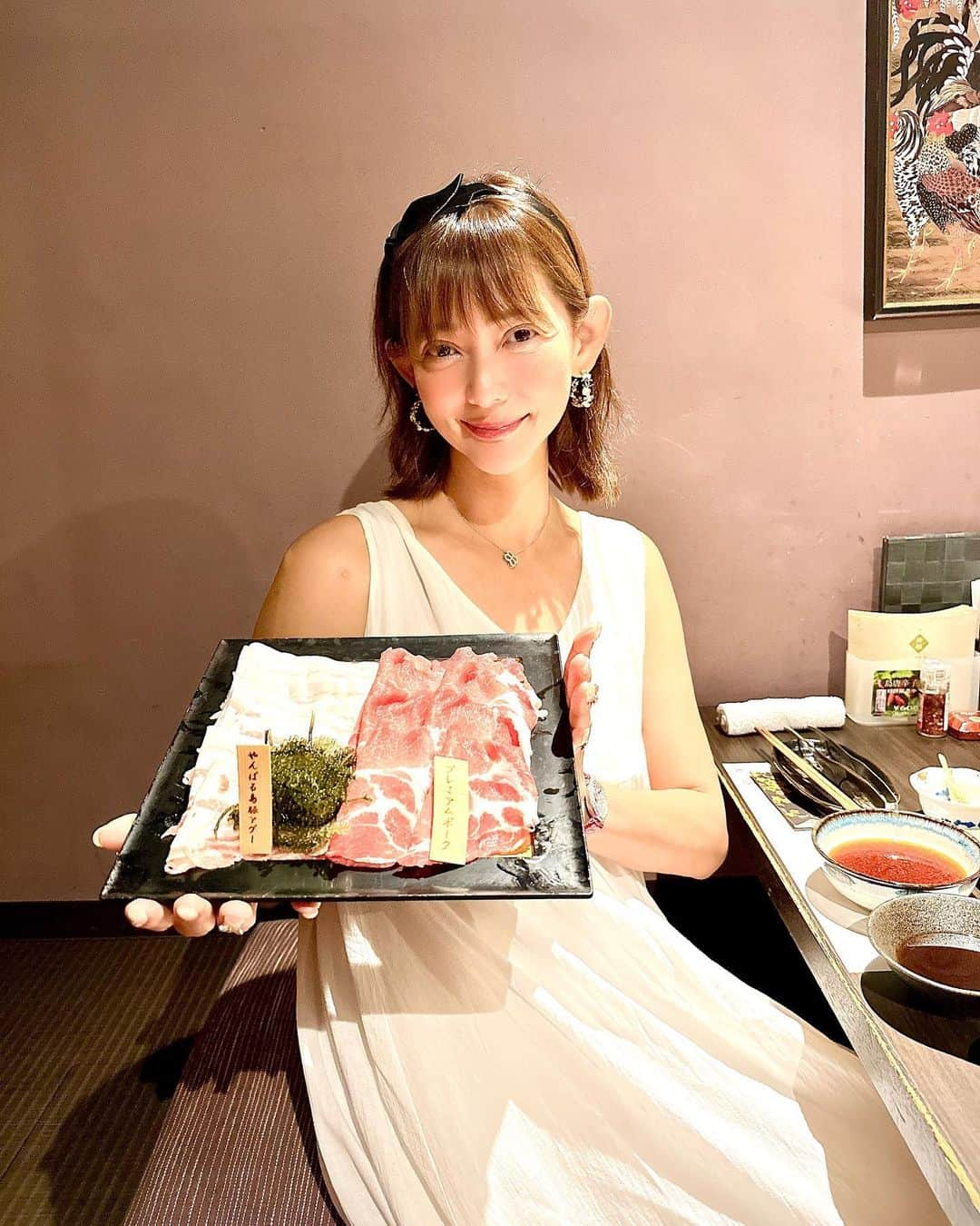 箕輪玖美さんのインスタグラム写真 - (箕輪玖美Instagram)「燦（さん） 別館🥩 ・ ・ 沖縄グルメと言えば、アグー豚のしゃぶしゃぶ✨ 東京からのゲストをお連れして😊 ・ ・ パイナップルで育てたポークは、甘みがあってサッパリ💕 ヤンバル島豚アグーやプレミアムポーク〜としゃぶしゃぶ満喫✨ ・ ・ こちらのポン酢が好き過ぎて、ついつい通ってしまうお店😋 ・ ・ 美味しゅうございました🥰  #沖縄 #松山グルメ #アグー豚 #アグー豚しゃぶしゃぶ #燦別館 #別荘ライフ #南国生活 #2拠点生活 #沖縄最高 #旅ジョ #旅スタグラム #japan #アラフィフ女子 #箕輪玖美」7月2日 8時13分 - kumi.111