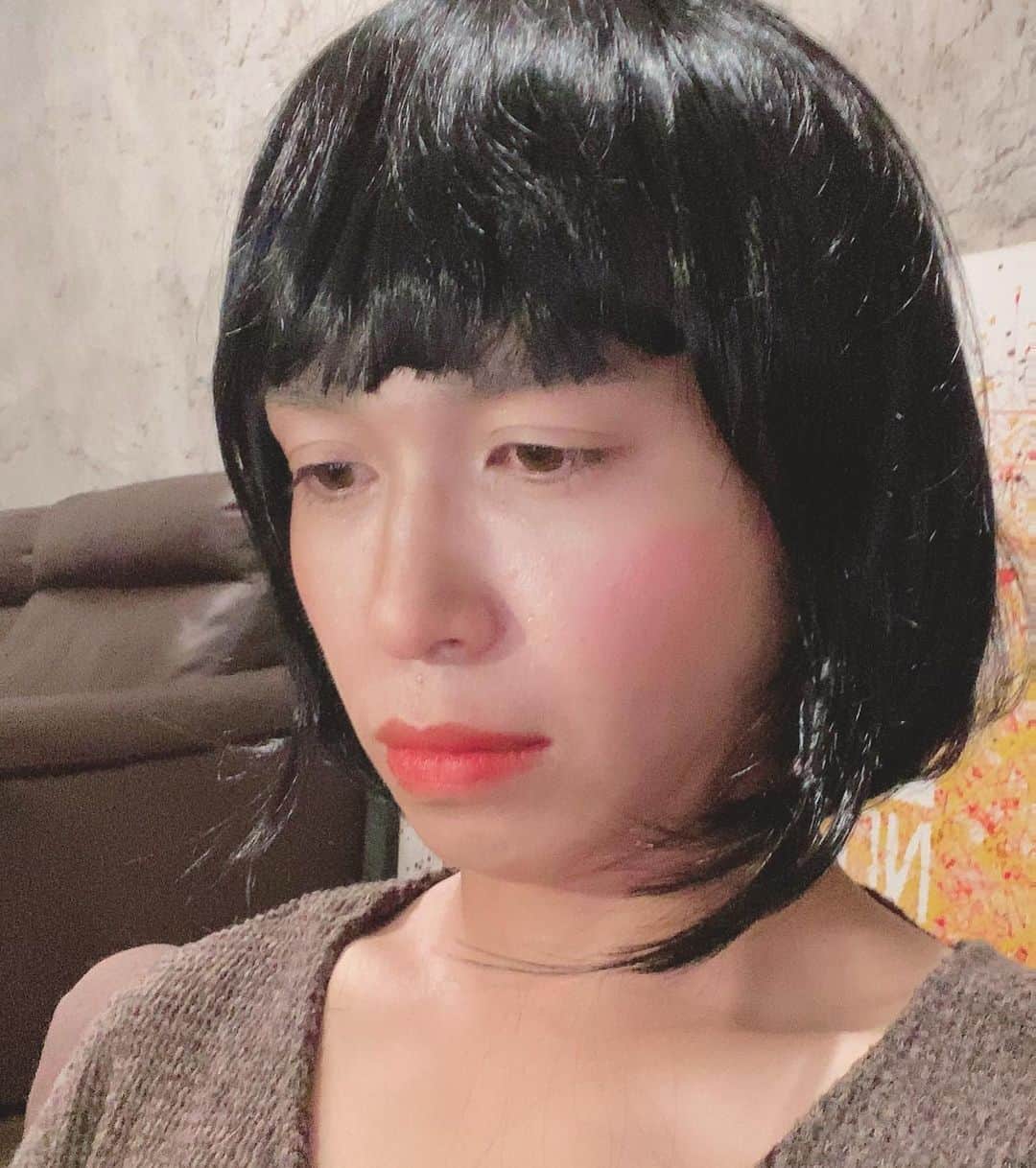 国沢一誠のインスタグラム：「どんどんカツラが増えていく。 こんだけカツラを被ったのは、元カノに髪の毛切られてオーロラソースを頭で作られて以来だ。」