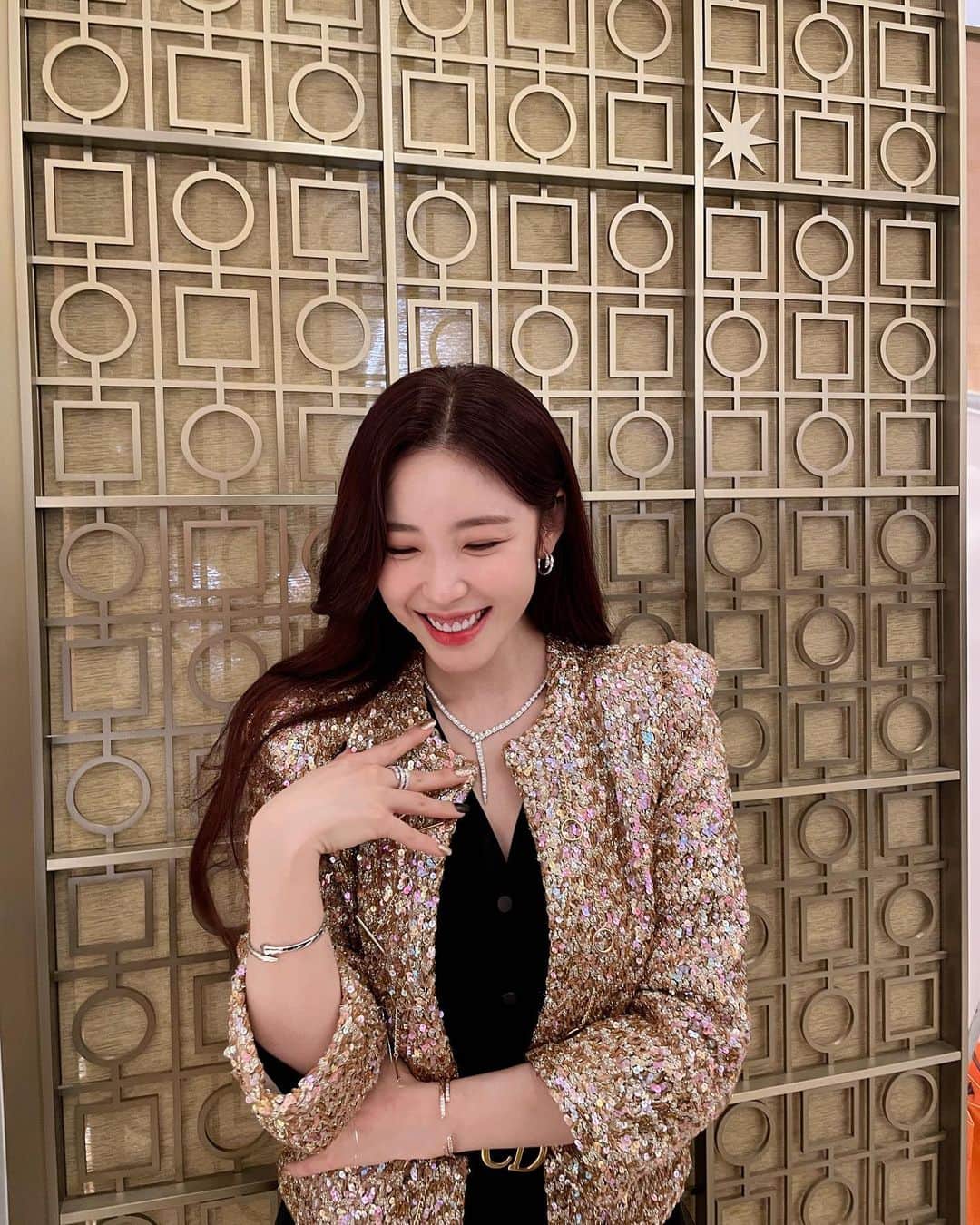 チョン・ヒョソンさんのインスタグラム写真 - (チョン・ヒョソンInstagram)「민혜 불가리 풀셋으로 맞춰서 신났✨ #NETFLIX  #CELEBRITY #셀러브리티 🖤   민혜팀 열일  👗  @ljn9697  💄  @yemingkki  @2ssu_ouioui @makeup_g.yooung  💇🏻‍♀️ @harini_ouioui  @areum_ouioui @__bbini」7月2日 10時57分 - superstar_jhs