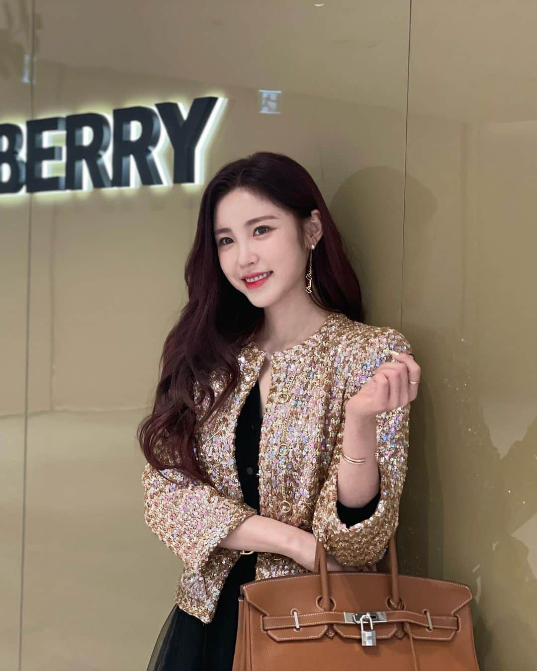 チョン・ヒョソンさんのインスタグラム写真 - (チョン・ヒョソンInstagram)「민혜 불가리 풀셋으로 맞춰서 신났✨ #NETFLIX  #CELEBRITY #셀러브리티 🖤   민혜팀 열일  👗  @ljn9697  💄  @yemingkki  @2ssu_ouioui @makeup_g.yooung  💇🏻‍♀️ @harini_ouioui  @areum_ouioui @__bbini」7月2日 10時57分 - superstar_jhs