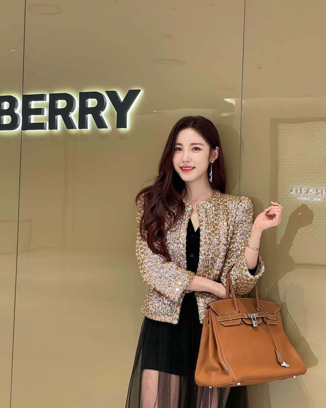 チョン・ヒョソンさんのインスタグラム写真 - (チョン・ヒョソンInstagram)「민혜 불가리 풀셋으로 맞춰서 신났✨ #NETFLIX  #CELEBRITY #셀러브리티 🖤   민혜팀 열일  👗  @ljn9697  💄  @yemingkki  @2ssu_ouioui @makeup_g.yooung  💇🏻‍♀️ @harini_ouioui  @areum_ouioui @__bbini」7月2日 10時57分 - superstar_jhs