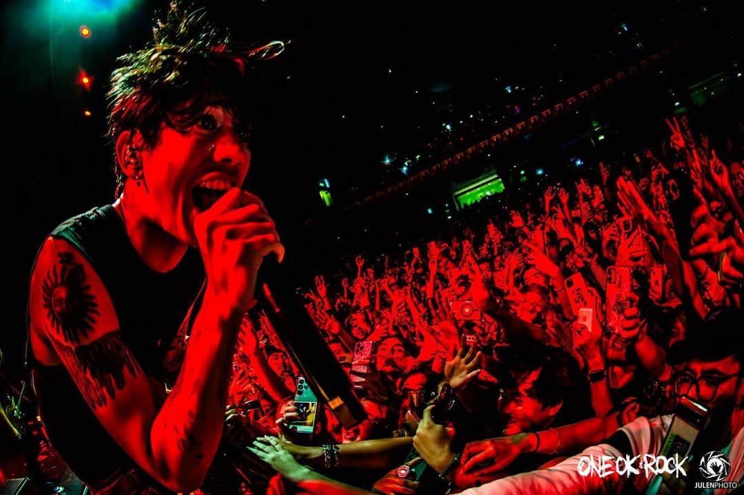 Taka のインスタグラム：「London was insane 🤘🏻 I love you guys so much😻 🇬🇧🇬🇧🇬🇧🇬🇧🇬🇧🇬🇧🇬🇧🇬🇧🇬🇧🇬🇧🇬🇧🇬🇧🇬🇧🇬🇧🇬🇧🇬🇧 @julenphoto」