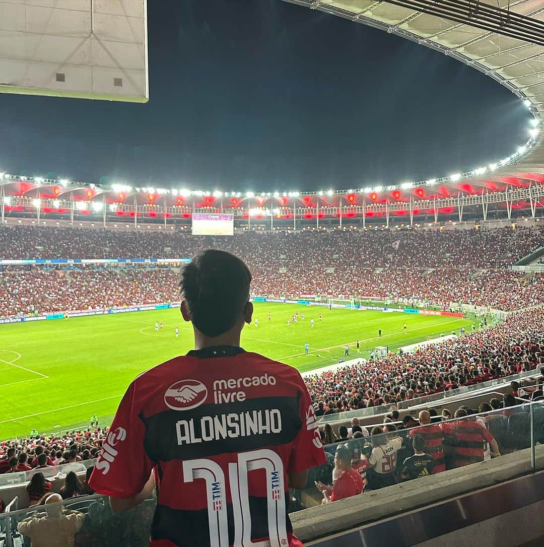 アルトゥーロ・ビダルのインスタグラム：「❤️🖤 te amooo hijo @monitovidal7oficial ( ALONSINHO ) 🙏❤️ +3 👍🏼💪🏾」