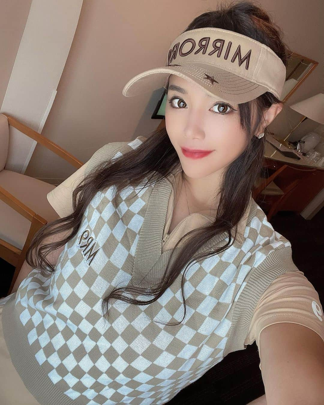 あやののインスタグラム：「今日は念願の！！！！ 北海道クラシック⛳️🏌️‍♀️😍  たのしんできまーす♪  Have a great day, everyone.🐣💓  wear  @mirror9golf   #golf#golflife #golfwear  #ゴルフ女子#ゴルフウェア #ゴルフ#北海道#遠征ゴルフ #mr9」