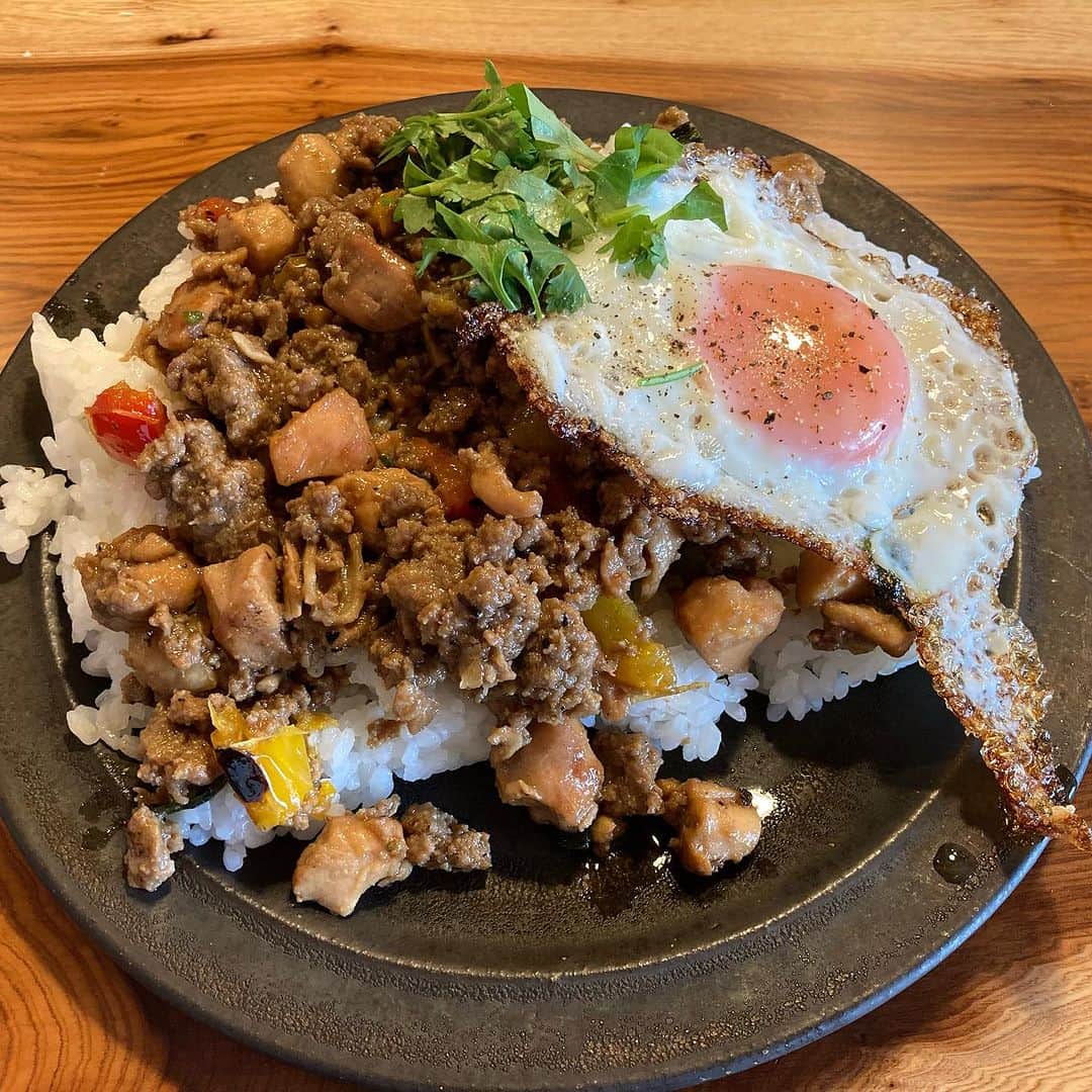 のインスタグラム：「⠀ ⠀  ガパオライス🌴☀️  #ガパオライス #男飯 #料理 #料理男子」
