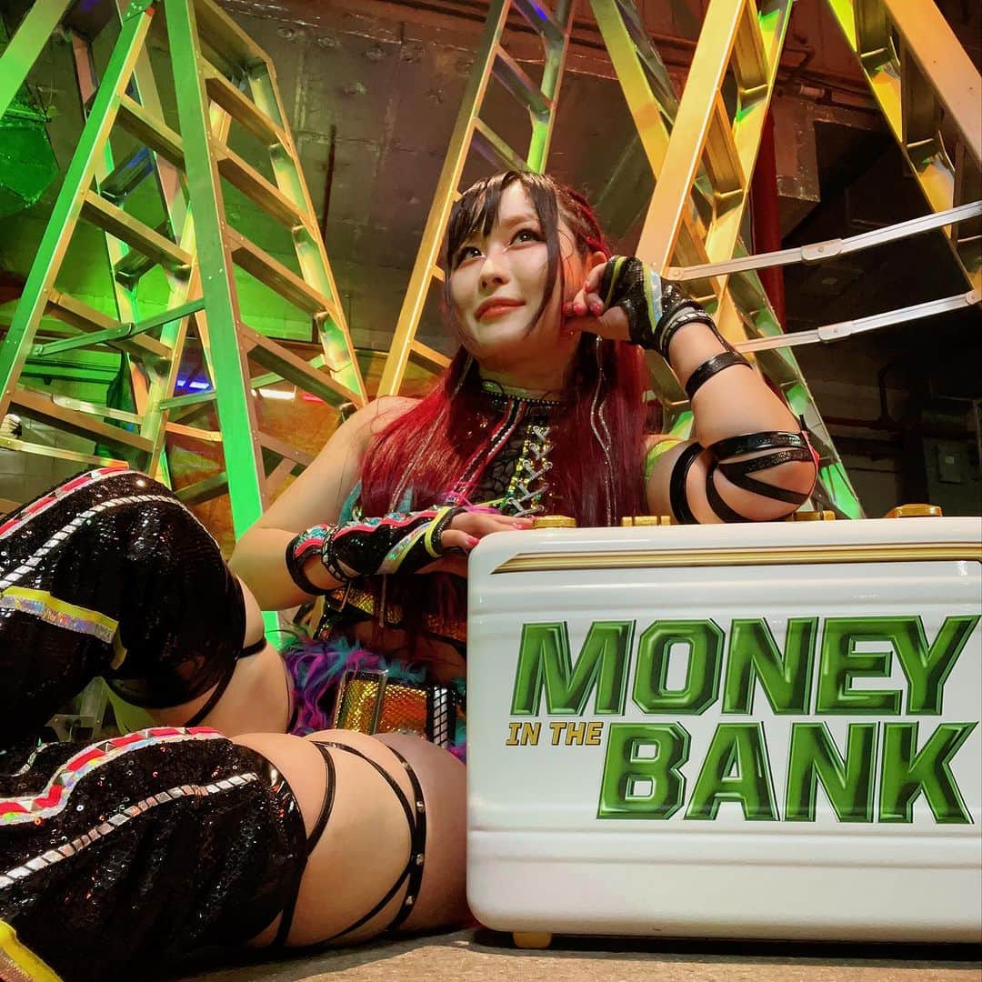 紫雷イオさんのインスタグラム写真 - (紫雷イオInstagram)「Miss Money In The Bank!! #iyosky   #mitb #london🇬🇧」7月2日 9時44分 - iyo_sky