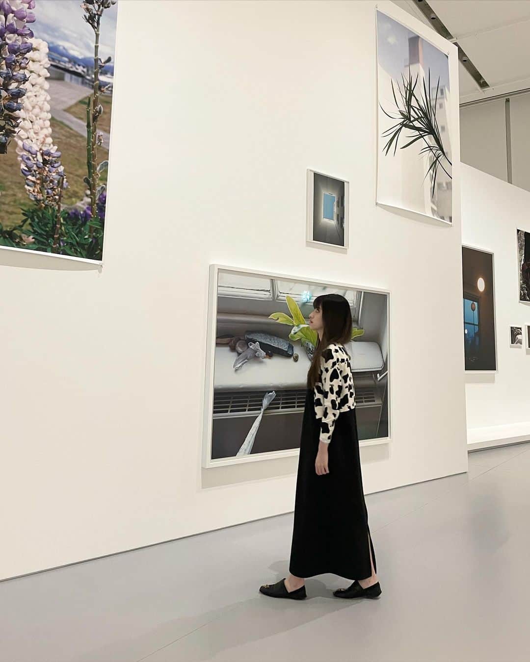 横田彩夏のインスタグラム：「WOLFGANG TILLMANS - MOMENTS OF LIFE  引き寄せの法則だなと思ったけど 先々月に行ったESPAS LVでの展示  #lvmh #espaslouisvuittontokyo #wolfgangtillmans #louisvuitton #tokyo #omotesando #exhibition」