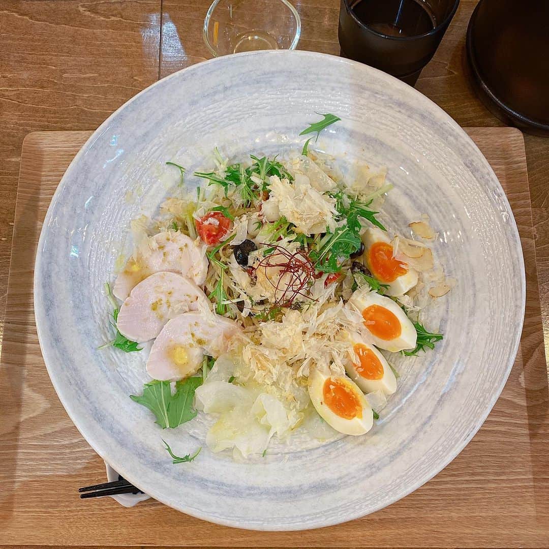 のインスタグラム：「. 6月頭にいった さるたひこ🍜 @mojaki3756  冷たい鶏そば . 柚子胡椒風味 全粒粉細麺 大好き🥹 . おいしかったです😋 . #みこ麺活」