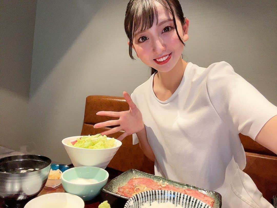 池永百合さんのインスタグラム写真 - (池永百合Instagram)「昨日は、ハマスタ前に【焼肉ケナリ】さんで焼肉ランチ🍴  焼肉大好きでよく行くのですが、 冷凍の味がしたり生臭いお肉ってたまにあるよね🥺 ケナリさんのお肉は、お肉も柔らかくて本当に美味しかった〜！！  私はタンとろ御前、友人が和牛ハラミ御前を頼んで　お肉シェアしながら食べたよ〜❣️  タンとろには、お肉、ご飯、サラダ、とろろ、ワカメスープがついててボリュームたっぷり✨✨ ランチだとお得に食べられますよ🫶  他にもメニューが豊富で、ユッケジャンラーメンやユッケビビンバも気になった❤️  赤坂見附周辺に行く機会があれば、ぜひ寄ってみてください🍴  PR @kenari.akasaka  📍 東京都港区赤坂4-1-2シントミ赤坂一ツ木ビル2F　焼肉ケナリ （赤坂見附駅から徒歩5分くらい）  #赤坂グルメ #高級焼肉 #ケナリ #焼肉ケナリ #赤坂ランチ #赤坂焼肉 #赤坂韓国料理 #赤坂焼肉ランチ」7月2日 10時07分 - ikenaga_yuri