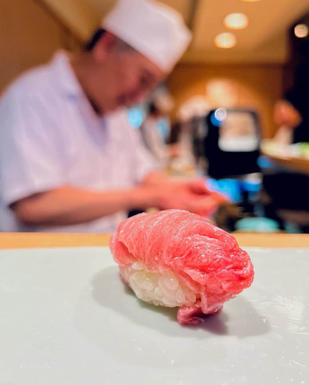 ケス Keisuiのインスタグラム：「京都しきぶさん。 お久しぶり。 4貫だけといいながら、8貫食べたな🍣  食べたいものをちょこちょこと頼めるのが嬉しい☺️  @4s4m3o_ke またお邪魔します🙏」