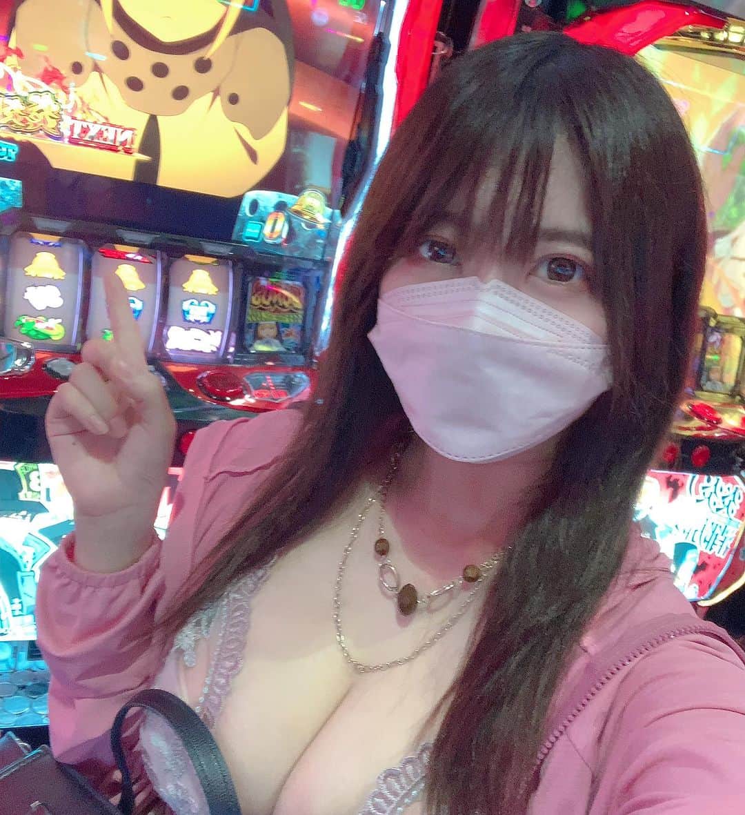 のインスタグラム：「7月6日（木）は #京橋駅すぐの46枚スロット4円パチンコ専門店 に行きます♪  過去の傾向上、全6？！や全456、高ベース箇所が複数あると思うので楽しみだね♪  全国1の稼働率や、大阪1の稼働率をよくとられる店舗さんなのでこの日も期待だね♪  過去データ↓  6/30（金）#京橋駅すぐの46枚スロット4円パチンコ専門店 全系🌈ほぼ濃厚→【ハーデス】 全系⭐？！→【アイスボーン】  半⭐？！→【北斗】【カバネリ】【マイジャグ】 【ファンキー】【パルサー】【バイオRE2】  【ハーデス】平均5759回転 384 　5576回転　+1000枚⭐ 385　 5407回転　+4000枚🌈1GOD 386　 6620回転　+3000枚🌈 387　 6167回転　+2000枚🌈 1085　 8842回転　+4000枚🌈3GOD 1086　 3742回転　-500枚 1087　 5197回転　+3000枚🌈1GOD 1088　 5199回転　+2000枚🌈1GOD 1089　 7106回転　+6500枚🌈1GOD 1090　 4136回転　+1000枚⭐  ６確🌈 ４５６確×３台🌈 設定６のハーデスが全役無しで99.7％。GOD無しで104.8％（設定５が99.3％）ゴットを引いていない台を含めて勝率ほぼ100％！全系ほぼ濃厚かと思います  半分？！ 【北斗】平均5068回転 30台中 +5000枚🌈7台 +2000枚🌈5台  【カバネリ】平均6900回転 22台中13台7000回転　 2000枚🌈5000枚🌈4000枚🌈4000枚🌈  【バイオRE2】 全系か半系か迷ってらっしゃる方が多数居ました 半分はあったのかな？🧐  【マイⅤ】 25台中 1/114付近（6合算）３台🌈 1/126（5合算）４台🌈  1/135（4合算）４台⭐  【ファンキー】 19台中 1/119付近（6合算）３台🌈 1/133（5合算）3台🌈  1/140（4合算）5台⭐  【パルサー】 19台中  1/136付近（6合算）8台🌈 1/145（4合算）4台⭐」
