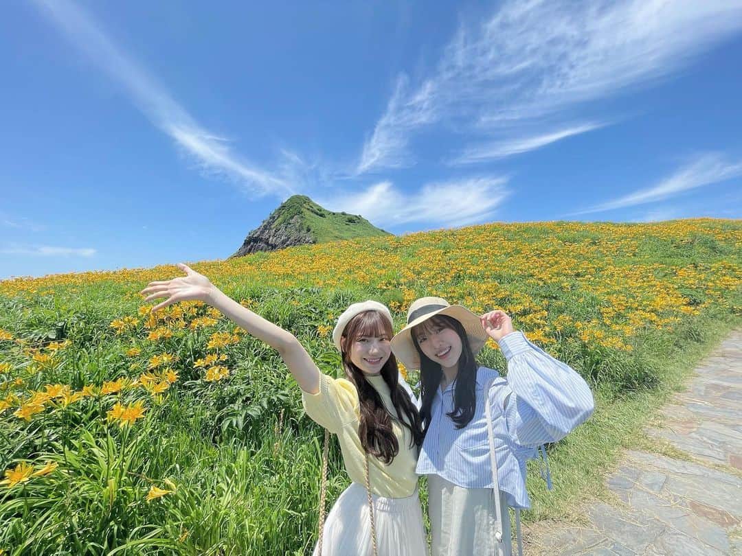 のインスタグラム：「♡   本日の新潟日報朝刊にて SADOプライド企画『NGT48の推し旅』両津編を 掲載していただいています！  3期生の杉本萌ちゃんと 両津で体験できるアウトドアや観光スポットを巡りました！ サイトのほうにはさらに詳しく写真も たくさん掲載していただいておりますので ぜひチェックよろしくお願いします！ （プレゼント企画もあるよ）  この時期の佐渡は景色が最高にキレイでした！！🌊 ぜひみなさんも行ってみてください！ . .  #新潟 #佐渡 #NGT48 #佐渡観光応援公式サポーター #SADOプライド #NGT48推し旅」