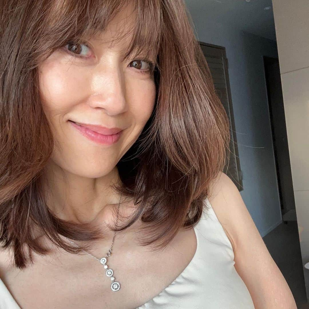 草間淑江さんのインスタグラム写真 - (草間淑江Instagram)「♡  おはようございます！  7月２日の朝。  今朝は写真は撮りませんでしたがナガノパープル🍇を頂きました！  そして簡単な運動をちょろっとやって。  いやー、暑いですね😵  今日はのんびり過ごして体調を整えなくてはと思います。  みなさま素敵な日曜日をお過ごしください❤️  #草間淑江#朝食#ブドウ#ナガノパープル」7月2日 10時33分 - yoshie_kusama