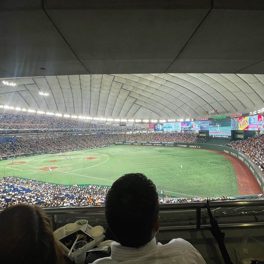 可愛ゆりあのインスタグラム：「初めて、東京ドームのブッフェ付きラウンジで野球観戦⚾️  #東京ドーム　#東京ドームラウンジ #ブッフェ付きラウンジ #野球観戦」
