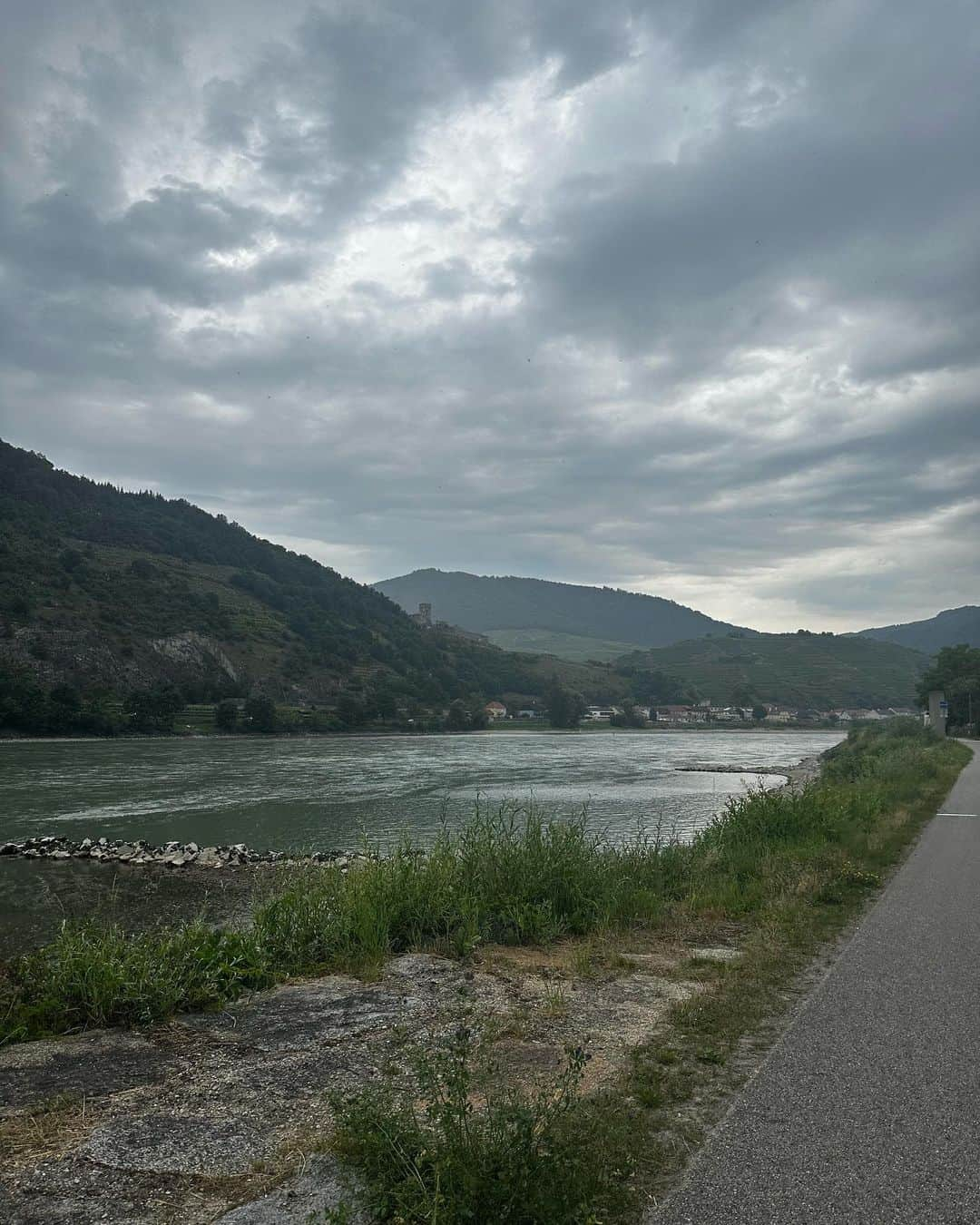 P!nk（ピンク）さんのインスタグラム写真 - (P!nk（ピンク）Instagram)「Wachau Valley wine region for a big family 20 mile bike ride through the most beautiful earth we could ever want to traverse. So grateful. 1)video of me pulling Jamo and his bike so he could take a quick Nutella pretzel snack break and ruin his clothes completely before the day even got started. We can’t have nice things. 2) me and my ride or die @reinahidalgo521 who I now call crash (check out her knee) 3) video evidence of my family getting along doing cool things - I hate that I said “ be careful”. And yeah- rentals. 4) Danube River beauty 5) is nice to have an assistant and friend @dollarsignteffi who really takes care of you and knows when you need to be put in the emotional baby carrier. 6) my heart and soul 7) I live here now and make Riesling finally 8) this is where I can be found (I wish) what an incredible day! Thank you Maria and all the ladies - your wines are delicious and my son misses your dog. @winery_fjgritsch thank you for the incredible hospitality. I hope to return the favor someday. 9) meet me in this alleyway 10) roadside small town bubble gum dispenser - genius」7月2日 10時40分 - pink