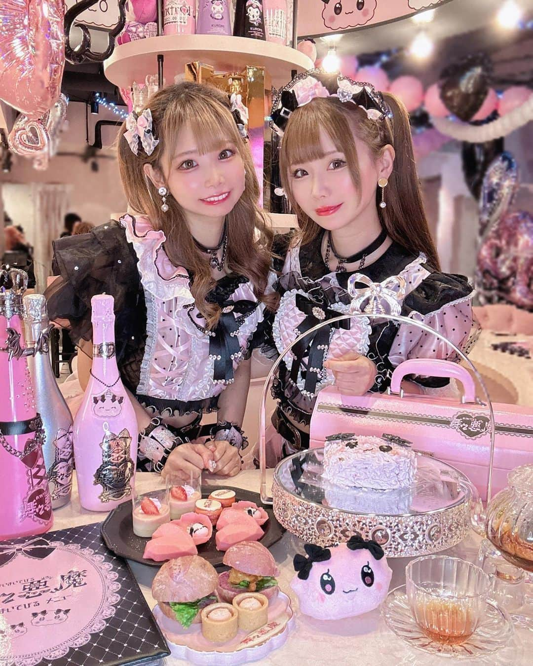 姫宮まほれさんのインスタグラム写真 - (姫宮まほれInstagram)「まほくる🐰♡  舞々悪魔2周年🎀レセプション ꒰ᐡ⸝⸝› ·̫ ‹⸝⸝ᐡ꒱♡♡ ちょっと行ってから間あいちゃったけど！ . 今年もくるるちゃんと一緒に行ったよ 🌸らぶー！ .  毎年パワーアップと勢いのすごい 舞々悪魔さん✨ .  .  .  .   #まいでび  #舞々悪魔 #コンカフェ#コンカフェ嬢  #歌舞伎町コンカフェ #地雷系女子 #地雷系ヲタク #量産型ヲタクになりきれないヲタク  #japanesecosplayer#cosplaygirls #instagravure #japanesekawaii  #インフルエンサー#自撮り#せるふぃー#インスタ女子#ビジョビ#美女図鑑」7月2日 10時49分 - mahore07