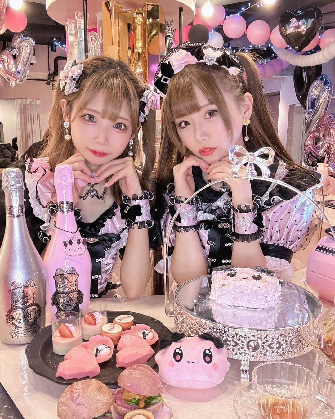 姫宮まほれさんのインスタグラム写真 - (姫宮まほれInstagram)「まほくる🐰♡  舞々悪魔2周年🎀レセプション ꒰ᐡ⸝⸝› ·̫ ‹⸝⸝ᐡ꒱♡♡ ちょっと行ってから間あいちゃったけど！ . 今年もくるるちゃんと一緒に行ったよ 🌸らぶー！ .  毎年パワーアップと勢いのすごい 舞々悪魔さん✨ .  .  .  .   #まいでび  #舞々悪魔 #コンカフェ#コンカフェ嬢  #歌舞伎町コンカフェ #地雷系女子 #地雷系ヲタク #量産型ヲタクになりきれないヲタク  #japanesecosplayer#cosplaygirls #instagravure #japanesekawaii  #インフルエンサー#自撮り#せるふぃー#インスタ女子#ビジョビ#美女図鑑」7月2日 10時49分 - mahore07