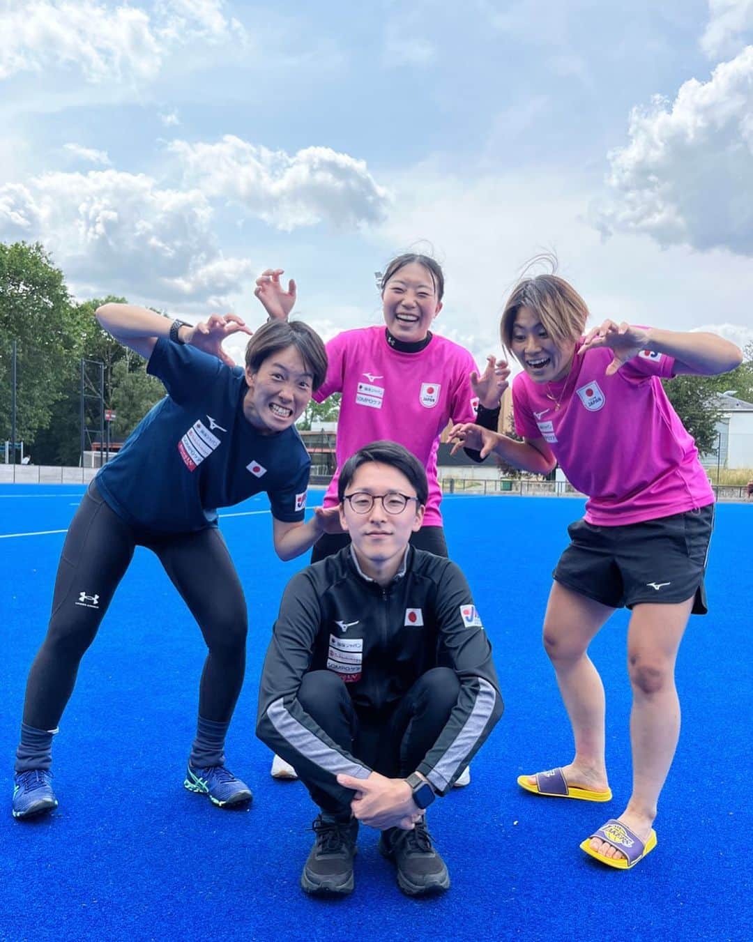 のインスタグラム：「同期幻の4人目加入しました🆕⭐️  #いっしー #写真撮ろって言うタイミング #遅いんよ。」
