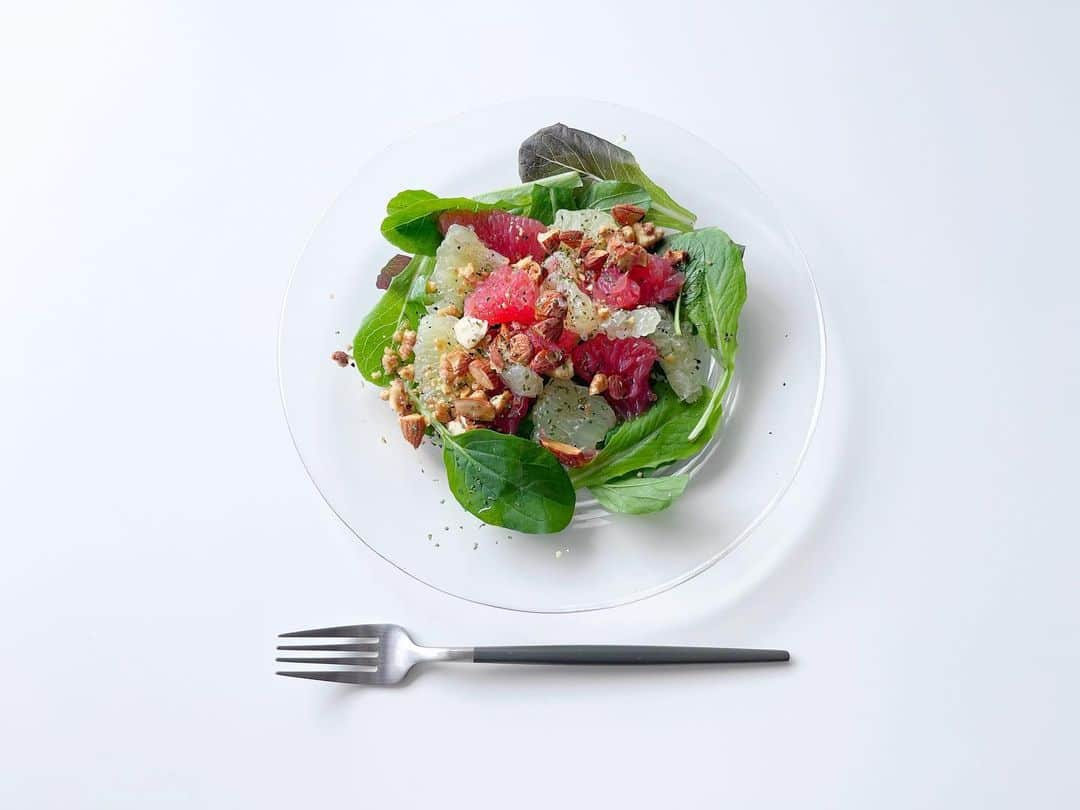 笹口直子さんのインスタグラム写真 - (笹口直子Instagram)「フルーツサラダ🥗 いいお天気！ 今日も頑張りましょ！  #サラダレシピ #フルーツサラダ #お家ご飯」7月2日 11時09分 - na.o.ko.16