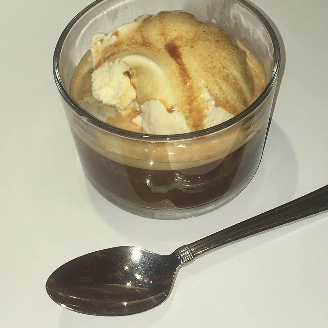 シン・セフィのインスタグラム：「君にAffogato」