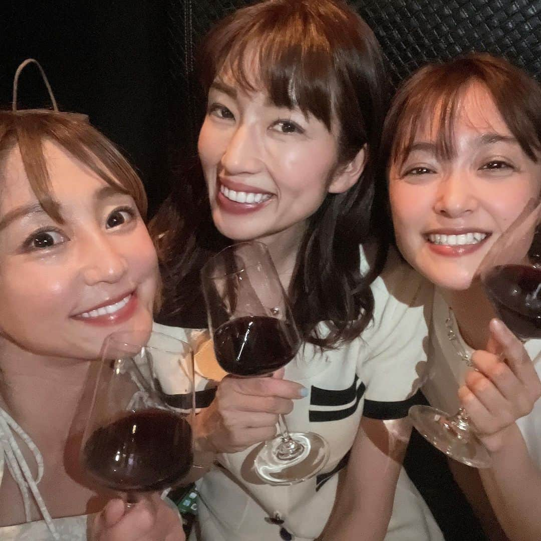 柑谷あゆみさんのインスタグラム写真 - (柑谷あゆみInstagram)「3人同じパーソナルジム @u_gym.official  で鍛えてます💪💪💪 スタイルめちゃくちゃいい2人を目指してもっと頑張ろ🏋️  みっひー先月お誕生日おめでとう♡  #筋トレ女子 #パーソナルトレーニング  #赤ワインが好き #誕生日おめでとう」7月2日 11時20分 - kantani_ayumi