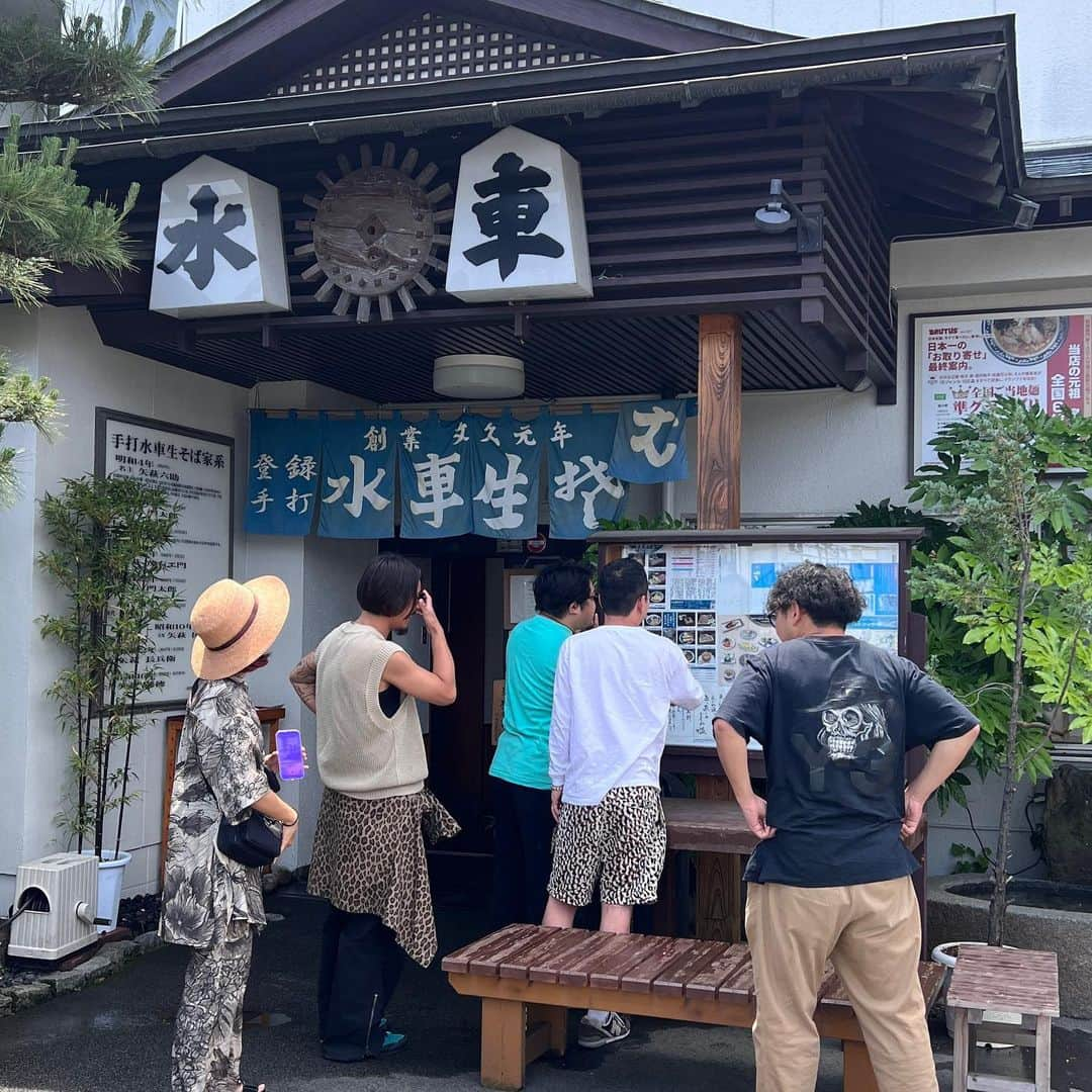 イアリサさんのインスタグラム写真 - (イアリサInstagram)「いつめんpresents ありさの誕生日旅行in山形〜⛰️  今回の誕生日旅行は 私はどこに行くかも何をするかも知らない旅。 あ、途中で山形って事は彩ちゃんが口をうっかり滑らせてしまって知ったけども。笑  あの時の彼女の顔、忘れられない。 なぁ、今の聞いてなかったことにしてくれへん？ と普通に言ってきたことも爆笑もん！🤣 (もう今後のサプライズ旅行の場所、彩にはみんな場所も言わんとってと言ってた。笑)  自然！温泉！さくらんぼ！ 目！耳！口！身体の中！ 私のすべてが完全に満たされる旅行でした🍒  さくらんぼ食べ放題に連れてってくれた時も 私何にも知らないからさ ちょうど着く手前の時に 道でなってるさくらんぼ達を見て 「ねーねー、あれってさくらんぼなのかなぁ？」 「さくらんぼ食べたいなー」 と話かけたら全員シカトしてきたのも最高だったよ。  100粒は食べさせてもらったのでは？ さくらんぼのお土産までいただいてしまって。 さくらんぼ、永遠に食べれるんだな〜。  ほんっと色んなことが起こる私たちの旅行。 みんなと遊べて、みんなで笑って。 それだけで幸せなんだ。  みんないつもいつもありがとう！  #最近すぐ熱中症なるから彩ちゃんが帽子貸してくださいって言って借りてきてくれてかぶった私の帽子イケてる #ありさちゃんフジロックもそれで行きーやって言ってた #めっちゃ便利だった」7月2日 11時29分 - _i.arisa_