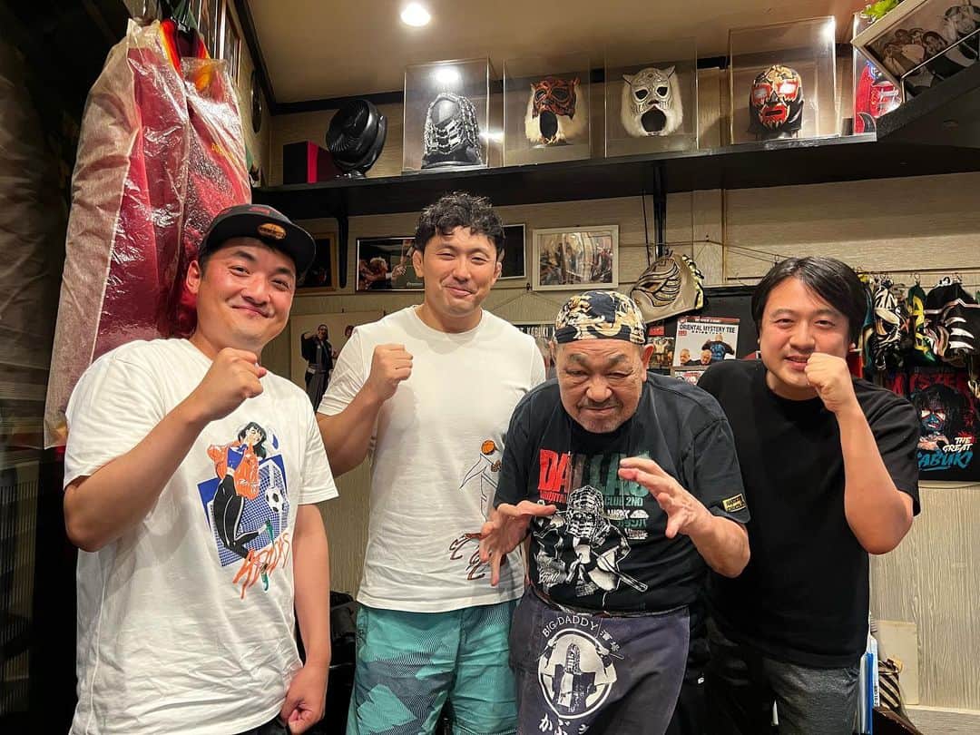 青木泰寛さんのインスタグラム写真 - (青木泰寛Instagram)「カブキさんと鈴木秀樹選手が初遭遇 美味しい料理とお二人の素敵なトークに 楽しい時間を過ごさせてもらいました。  ありがとうございました。 ご馳走様でしたー！  #GREATKABUKI #鈴木秀樹」7月2日 11時29分 - yasuhiro.aoki814