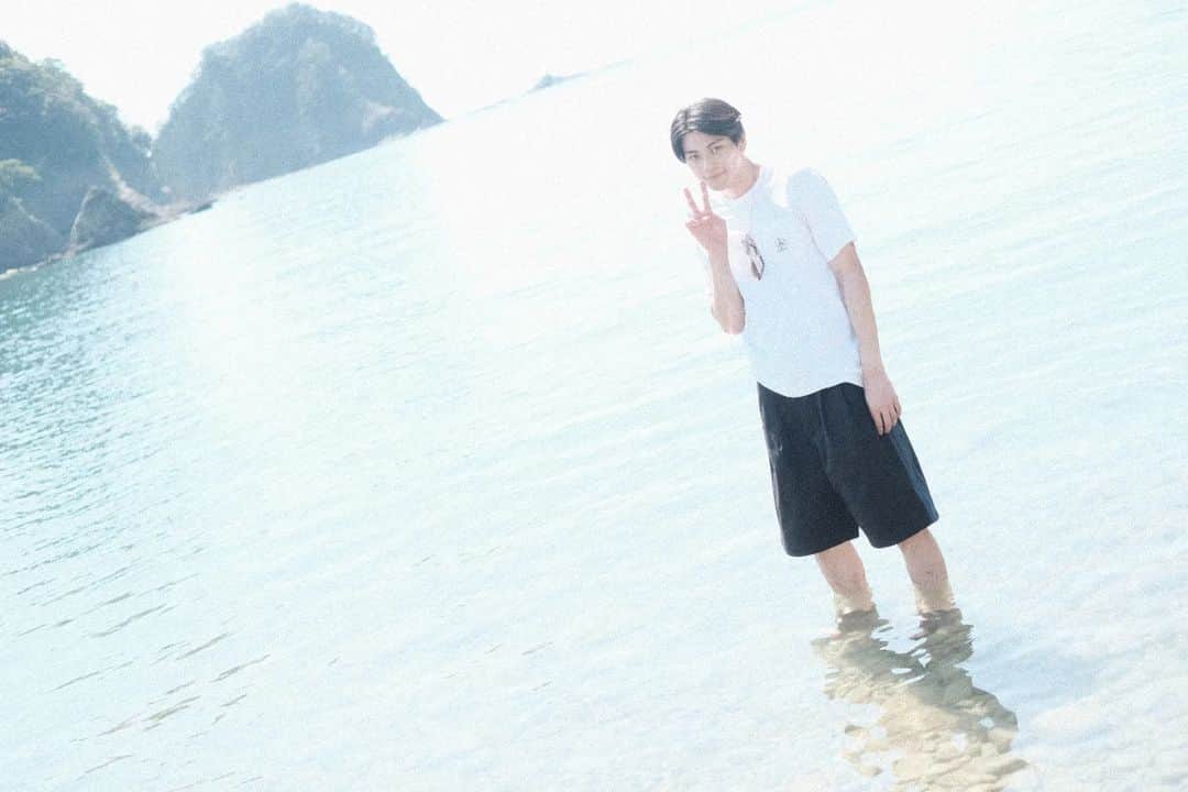 東啓介のインスタグラム：「夏。 来たよね？  #何色 #東啓介」