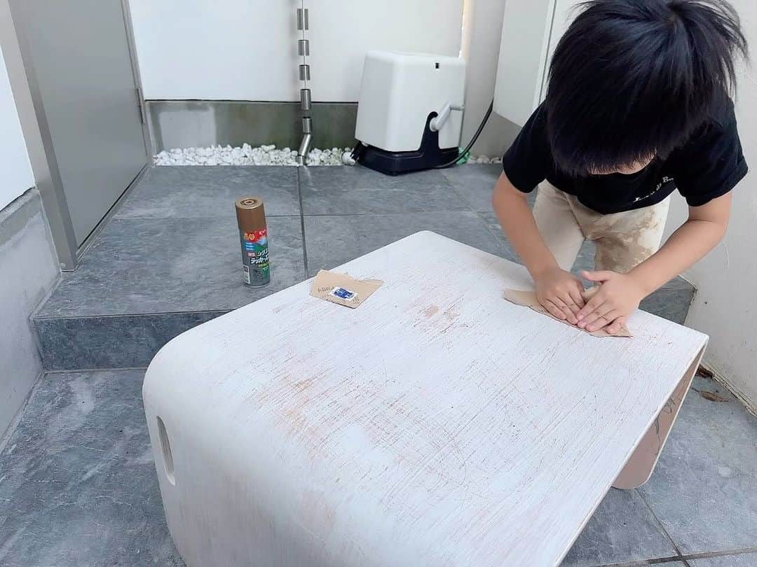 アレクサンダーのインスタグラム：「塗り替えします❤️  #DIY #スプレー #スプレーで描いた夢はきっと叶うから」