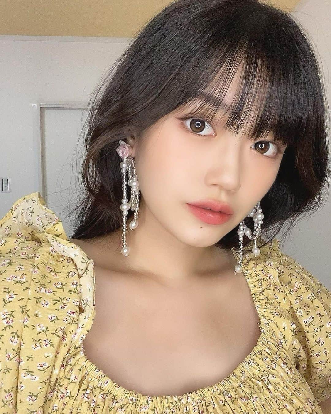 藤堂なえみさんのインスタグラム写真 - (藤堂なえみInstagram)「普段カラコン付けてないから どうかな〜っておもってたけど ナチュラルで違和感ない💖  カラコン似合う人に憧れてたから これは嬉しい！！✨🙆🏿‍♀️ 目がちゅるんって可愛く盛れる🧡🧡  宇宙人みたいにならなくて好き👽💖  👀アイライターグローイブラック1DAY  #poplens #ポップレンズ #カラコン #オーレンズ #アイライターグローイ #アイライターグローブラック  #水光カラコン #グレイル #grl #グレイル購入品 #グレイルコーデ #grl購入品 #grlコーデ #シーイン購入品 #shein購入品 #sheinコーデ #韓国ファッション #韓国コーデ #韓国  #かわいい  #かわいい女の子 #エロ可愛い  #美女 #美人 #清楚系女子  #清楚コーデ #エロボディ #スタイル抜群 #巨乳美女 #モデル」7月2日 11時57分 - naestagramdayo