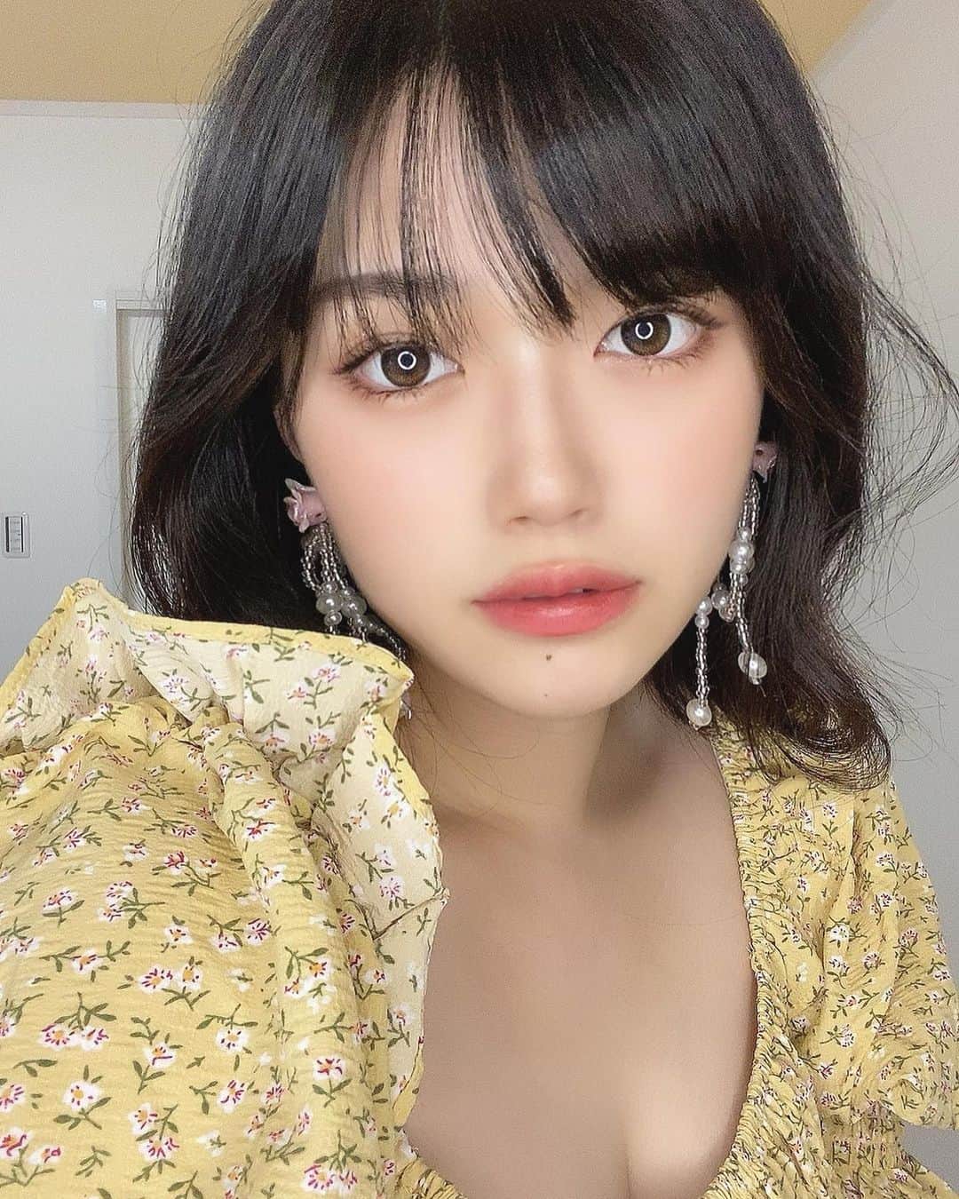 藤堂なえみさんのインスタグラム写真 - (藤堂なえみInstagram)「普段カラコン付けてないから どうかな〜っておもってたけど ナチュラルで違和感ない💖  カラコン似合う人に憧れてたから これは嬉しい！！✨🙆🏿‍♀️ 目がちゅるんって可愛く盛れる🧡🧡  宇宙人みたいにならなくて好き👽💖  👀アイライターグローイブラック1DAY  #poplens #ポップレンズ #カラコン #オーレンズ #アイライターグローイ #アイライターグローブラック  #水光カラコン #グレイル #grl #グレイル購入品 #グレイルコーデ #grl購入品 #grlコーデ #シーイン購入品 #shein購入品 #sheinコーデ #韓国ファッション #韓国コーデ #韓国  #かわいい  #かわいい女の子 #エロ可愛い  #美女 #美人 #清楚系女子  #清楚コーデ #エロボディ #スタイル抜群 #巨乳美女 #モデル」7月2日 11時57分 - naestagramdayo