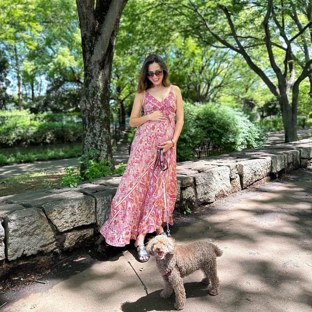 藤井アルダのインスタグラム：「🌺#ourbabygirl #25weeks」