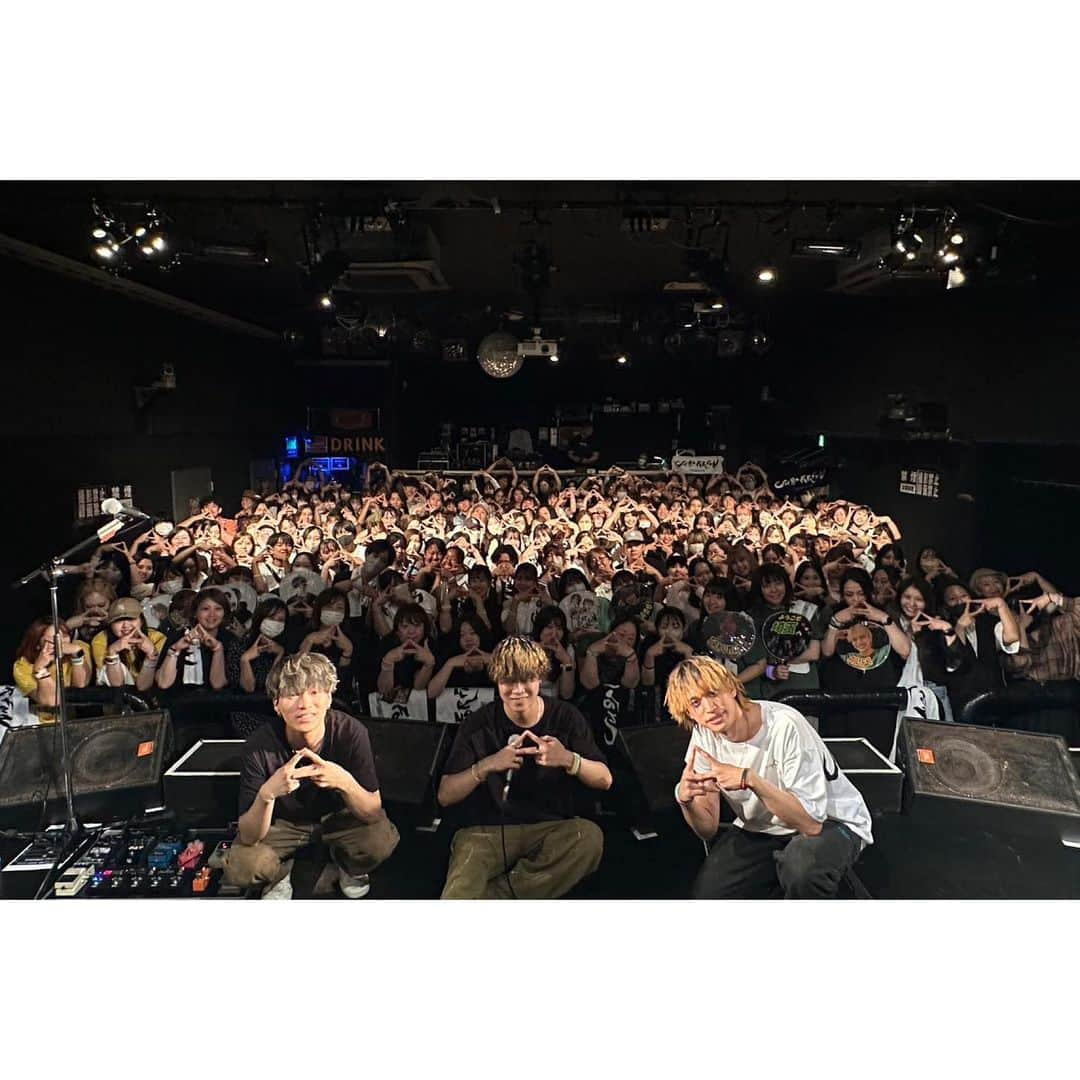 TENSONGのインスタグラム：「2023.06.30(Fri) No.44-埼玉・HEAVEN'S ROCK さいたま新都心  ／ Thank you 埼玉🔥 @HEAVEN'S ROCK さいたま新都心 ＼  埼玉県有難うございました‼︎ みなさん楽しめたでしょうか？ 僕らはメタメタ楽しかったです😆 最後アンコールで思い切り飛び跳ねることが出来て良かった〜最高でしたよ🔥 またまたお邪魔しますからね‼︎ よろしくお願いします👍  @anbais2021  @teeteetea_jp   NEXT▶東京 07/02(SUN)@下北沢ReG  #らいぶ #TENSONG #TENSONG47 #sing #song #vocal #guitar #dj #instalike #instagood #instagram #music #JUSTFORFUN #LIVE #全国47都道府県ツアー #対バン #新曲 #コイビトミマン #初ワンマン #アーティストミマン」