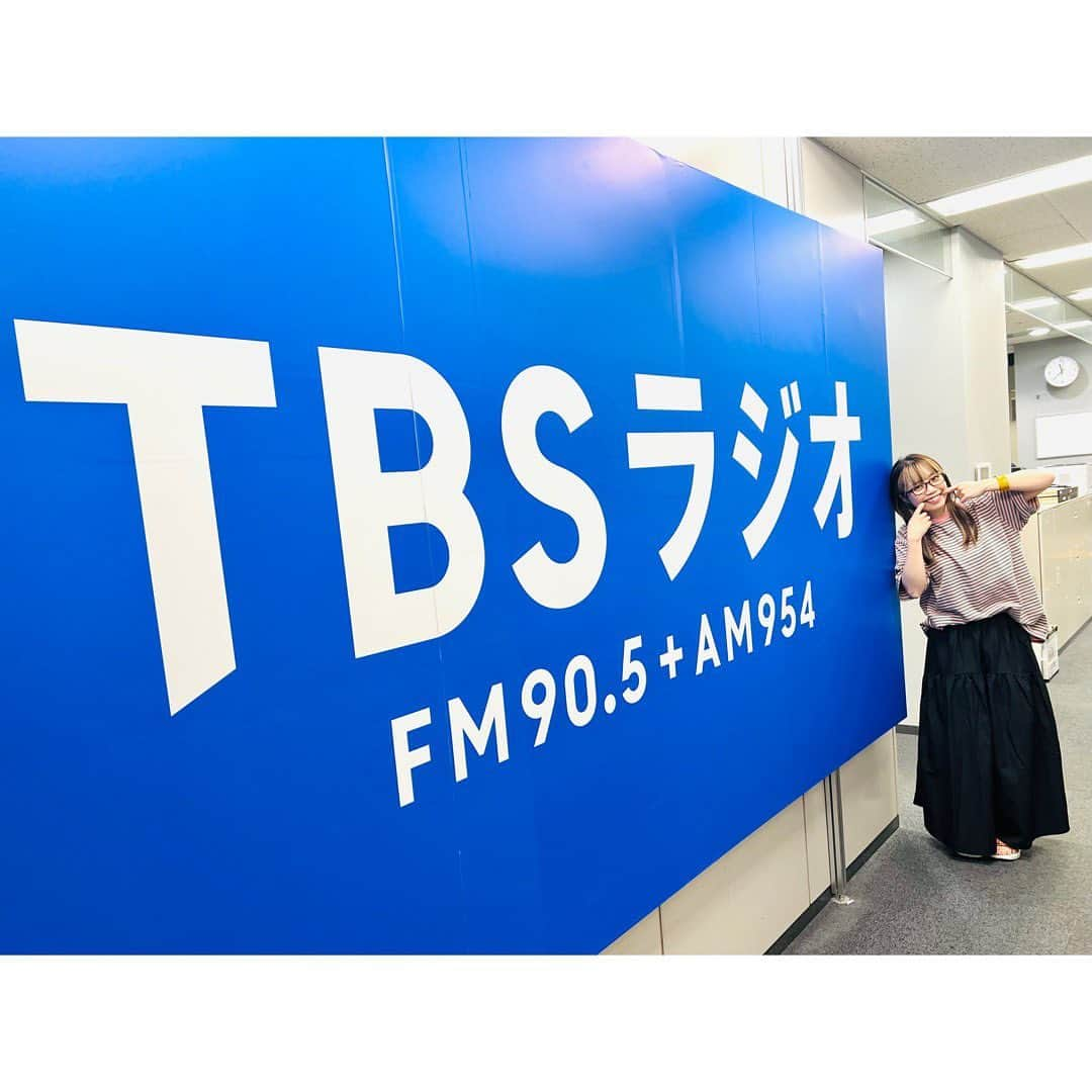 朝倉さやさんのインスタグラム写真 - (朝倉さやInstagram)「TBSラジオ 「安住紳一郎の日曜天国」  なんと13回目の出演ー😭嬉 ラジオの実家と思ってます本当に。 歌ったり泣いたり笑ったり 今日も大好きな場所でした📻  日天リスナーさんも 安住さんも中澤さんもスタッフさんも優しくて大好きです😭☀️ ありがとさまでした🙇🏻‍♀️🩷  #nichiten #TBSラジオ #安住紳一郎 さん #中澤有美子 さん #朝倉さや」7月2日 12時37分 - asakurasaya