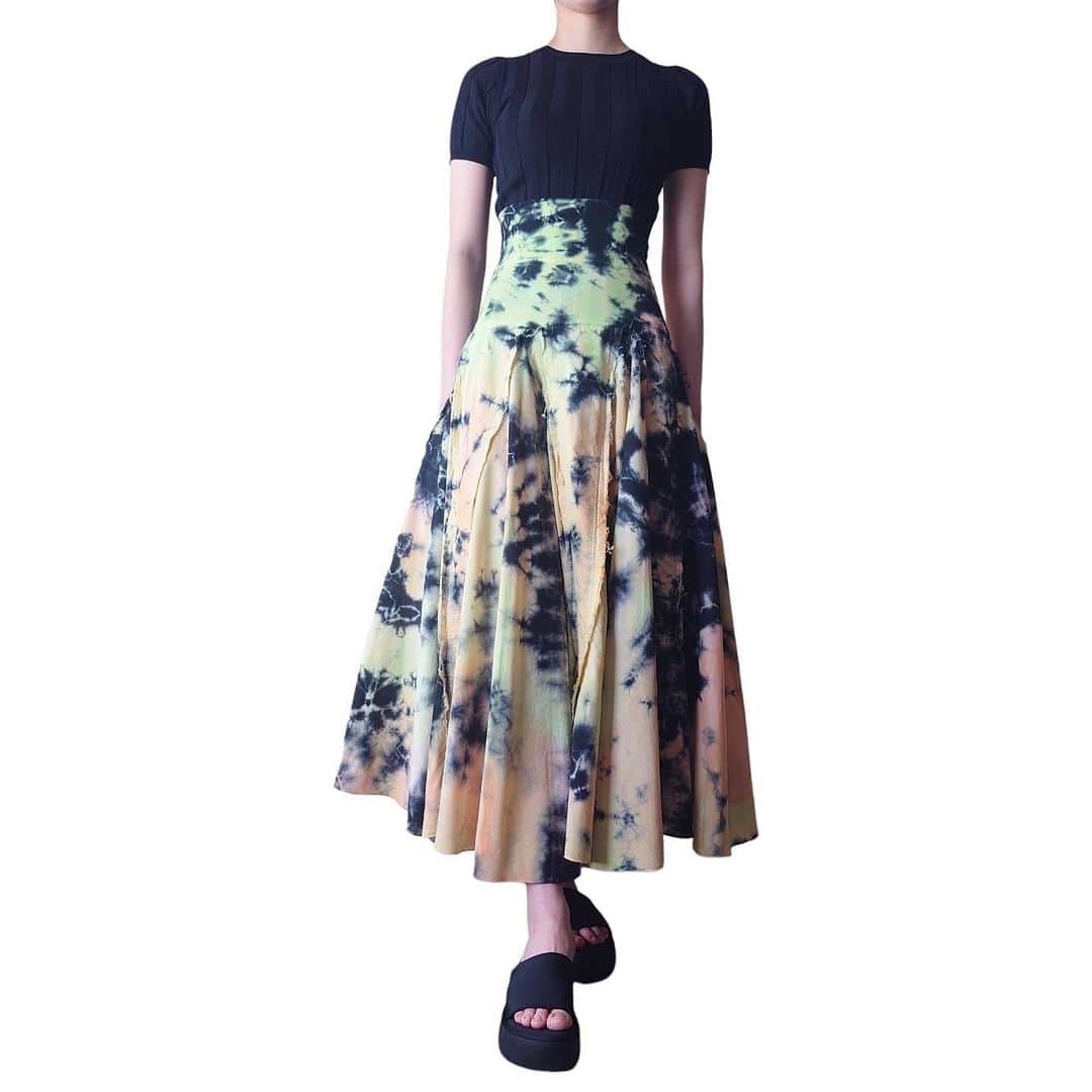 吉祥寺 古着屋 Orfeoのインスタグラム：「. ●Highwaist Gradation Tiedye Flared Skirt→sold . . . お問い合わせはこちらから↓ orfeokichijoji@yahoo.co.jp  #orfeo #kichijoji #tokyo #vintage #used #fashion #coordinate #outfit #オルフェオ #吉祥寺 #東京 #古着 #古着屋 #ヴィンテージ #レディース古着 #吉祥寺古着屋 #コーディネート . . . お問い合わせはインスタグラムのプロフィール掲載のメールアドレスにお願いいたします。コメント、DMでのお問い合わせは受け付けておりませんのでご了承ください。 店頭に出ていないONLINE SHOPの商品もご購入頂けます。気になる商品がございましたら店頭スタッフにお気軽にお声掛けください。」
