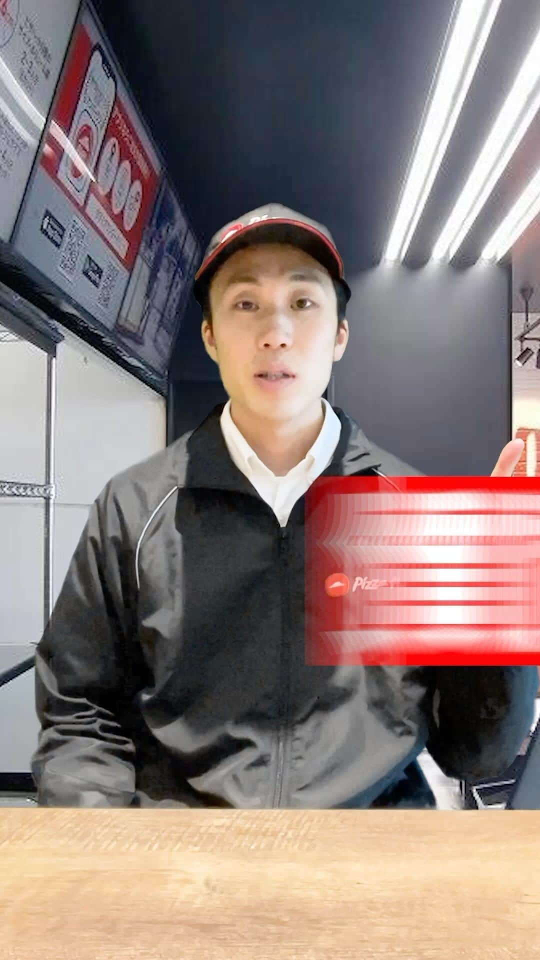 のインスタグラム：「#ハットリワード でおトクにピザ食べてね🍕  TikTokでは、色々なピザ作りにチャレンジ中🔥 TikTokアカウント【pizza_hut_japan】も、 フォローして応援してねっ💛  #ピザハット#デリバリー #宅配ピザ #おトク #お得 #お得情報 #お買い得 #pizzahut #ポイント」