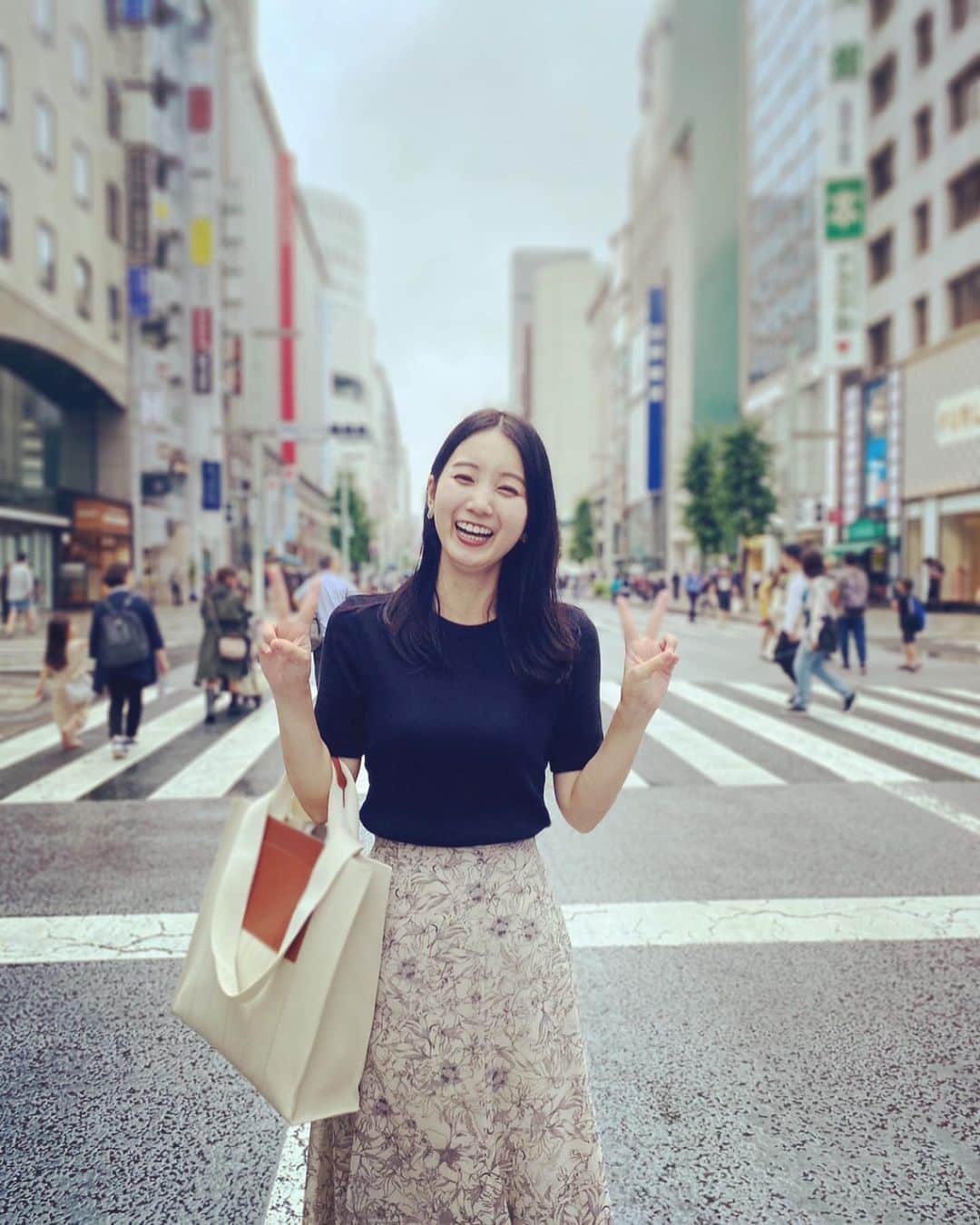 小野彩香さんのインスタグラム写真 - (小野彩香Instagram)「こんにちは！ 最近も元気に過ごしています☘️  久々に東京に行きました🗼  先日は後輩の子と久々に会えて、 なんでも楽しくなってしまって すんごく笑ってました✨  会いたい人がたくさんいて、時間が足りない…😂🧡」7月2日 12時54分 - onoayaka_official