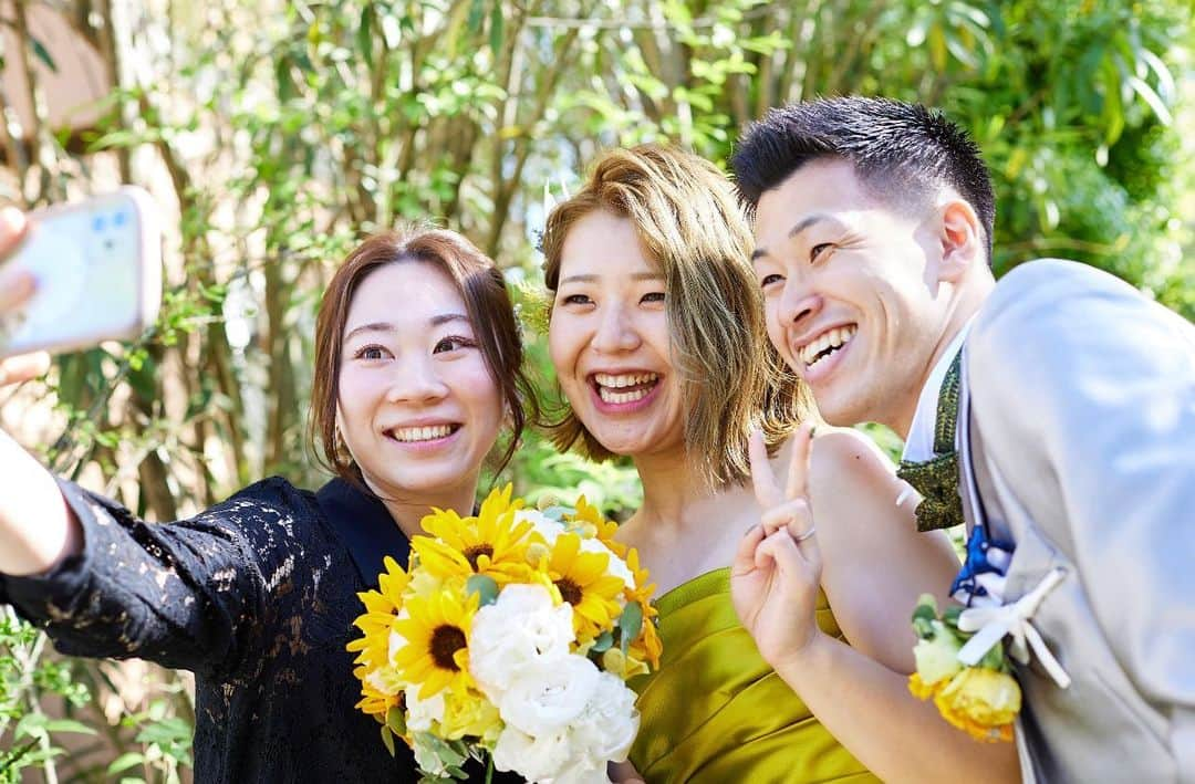 ヴィラ・デ・マリアージュ太田さんのインスタグラム写真 - (ヴィラ・デ・マリアージュ太田Instagram)「・ Bon mariages story ・  お開きの後も、最後までゲストの方との時間を楽しまれてました☺️  #villadesmariages  #villadesmariagesota  #gunmawedding  #gundam#ota  #weding  #群馬  #太田  #ヴィラマリ花嫁  #結婚 #結婚式  #群馬結婚式  #2023春婚  #2023夏婚  #2023秋婚  #2023冬婚  #式場見学  #ブライダルフェア  #プレ花嫁さんと繋がりたい」7月2日 12時47分 - villas_des_mariages_ota