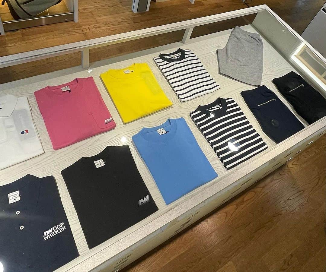 ループウィラーさんのインスタグラム写真 - (ループウィラーInstagram)「. 店頭ではTシャツ、ポロシャツ、ショーツなど今の季節に最適なアイテムを取り揃えております。  既に少なくなっているアイテムもございますので、ご興味のある方はお早めにお立ち寄り下さい。  At the store, we have T-shirts, polo shirts, shorts, and other items that are perfect for the current season. Some items are already running low, so if you are interested, please stop by as soon as possible.  #loopwheeler #ループウィラー #loopwheelersendagaya  #ループウィラー千駄ヶ谷 #tsuriami #吊り編み #sweat #スウェット #Tシャツ #ポロシャツ #ショーツ」7月2日 13時05分 - loopwheeler_official