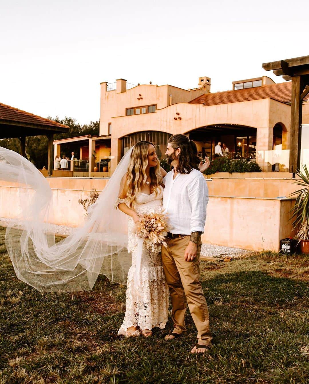SPELLさんのインスタグラム写真 - (SPELLInstagram)「On the Blog: Luciana + Des' wedding at a tuscan inspired villa in the Byron Bay Hinterland @lucianarose 💍 see more on the blog 🤍」7月2日 13時13分 - spell