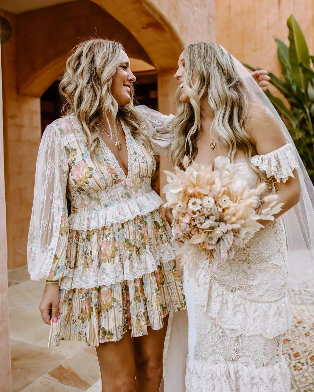 SPELLさんのインスタグラム写真 - (SPELLInstagram)「On the Blog: Luciana + Des' wedding at a tuscan inspired villa in the Byron Bay Hinterland @lucianarose 💍 see more on the blog 🤍」7月2日 13時13分 - spell