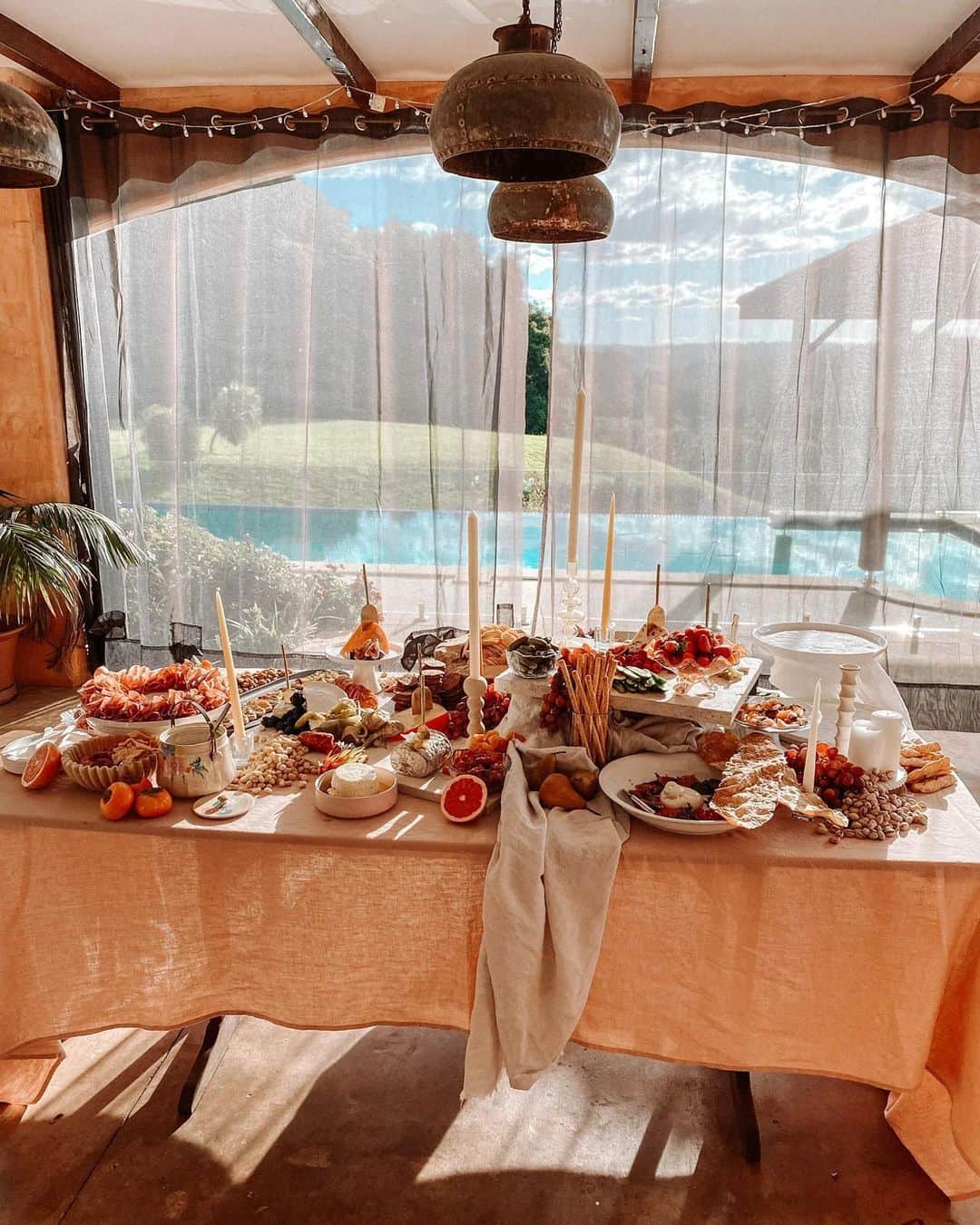 SPELLさんのインスタグラム写真 - (SPELLInstagram)「On the Blog: Luciana + Des' wedding at a tuscan inspired villa in the Byron Bay Hinterland @lucianarose 💍 see more on the blog 🤍」7月2日 13時13分 - spell