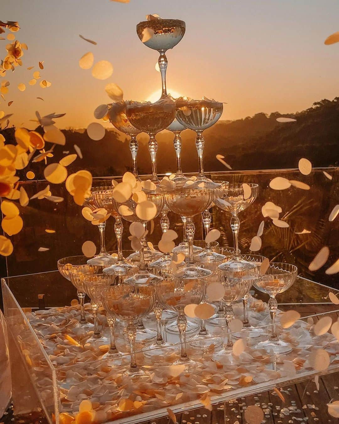 SPELLさんのインスタグラム写真 - (SPELLInstagram)「On the Blog: Luciana + Des' wedding at a tuscan inspired villa in the Byron Bay Hinterland @lucianarose 💍 see more on the blog 🤍」7月2日 13時13分 - spell