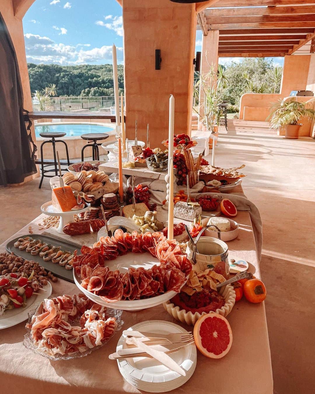 SPELLさんのインスタグラム写真 - (SPELLInstagram)「On the Blog: Luciana + Des' wedding at a tuscan inspired villa in the Byron Bay Hinterland @lucianarose 💍 see more on the blog 🤍」7月2日 13時13分 - spell