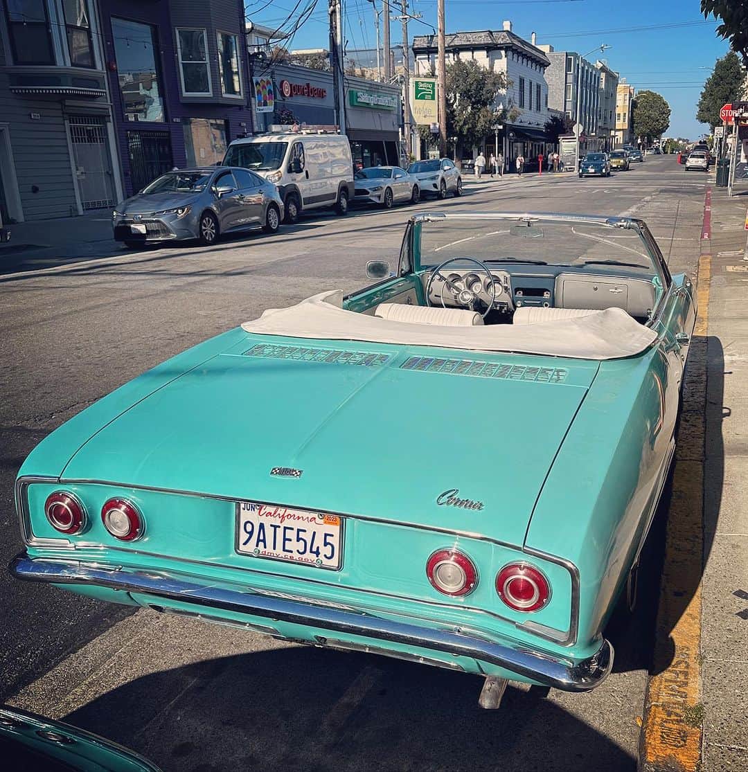 キャサリン ミッシェルのインスタグラム：「With a big birthday 27 days away, I think I should be putting my wish list together now 😎🏁🚙 #pimpmyride #birthdaysoon #promoteshamelessly #livewelllovewell #vintagecarlover #vavavoom」