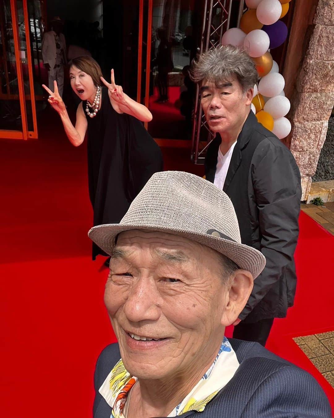 奈美悦子のインスタグラム：「第二回宮古島国際映画祭 映画ふたたヴィラ「再会ぬ海」 上西雄大監督 私も出演させて頂きました。 #宮古島 #映画祭 #レッドカーペット #映画 #上西雄大監督」