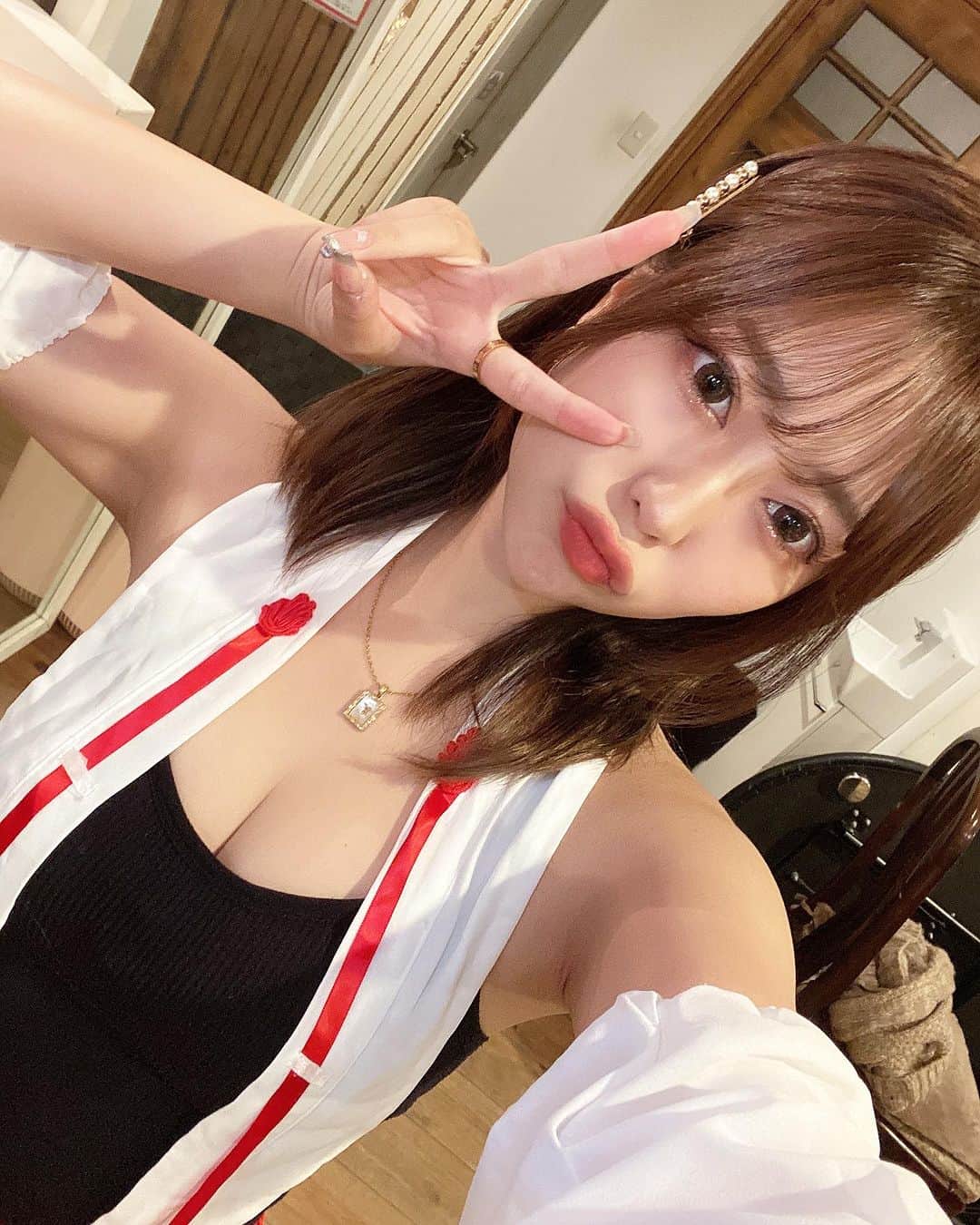 福井柑奈のインスタグラム：「ラピエール表町さんで 一日店長イベント💛💛  会いに来てくれたみんな、 ありがとうございました😊 めっちゃ嬉しかったです！！  楽しい時間で、あっという間🌺 知り合いも来てくれてはっぴー💜 親友ちゃんも来てくれた🫶🏻  巫女コスプレで挑みました😚 毎回コスプレで 挑もうと思います✨ 次はなにしよー🤍  次回は、、、 まだ告知してませんが 決定しています‼️ 今告知しましたね笑 2023年8月26日 時間▶︎19-22時です🫶🏻  前回もシャンパンは予約限定だったのですが 今回はなななんとラピエール様が オリジナルシャンパン作ってくれるそうです😍🌺 沖縄撮り下ろしデザインで行こうと思います💪🏻 ※予約限定なのでDMください  ブロマイドも久しぶりに 販売するかも？！  ぜひおいでくださいませ❤️❤️  サブカルBarラピエール表町 岡山市北区表町3-7-7  #一日店長 #岡山 #サブカルbar #巫女さん #コスプレ #コスプレ女子 #自撮り女子 #instagood #instadaily #instalove #selfie #japanesegirl #japan #cosplay #japancosplay #girls #followme #love #igers #❤️」