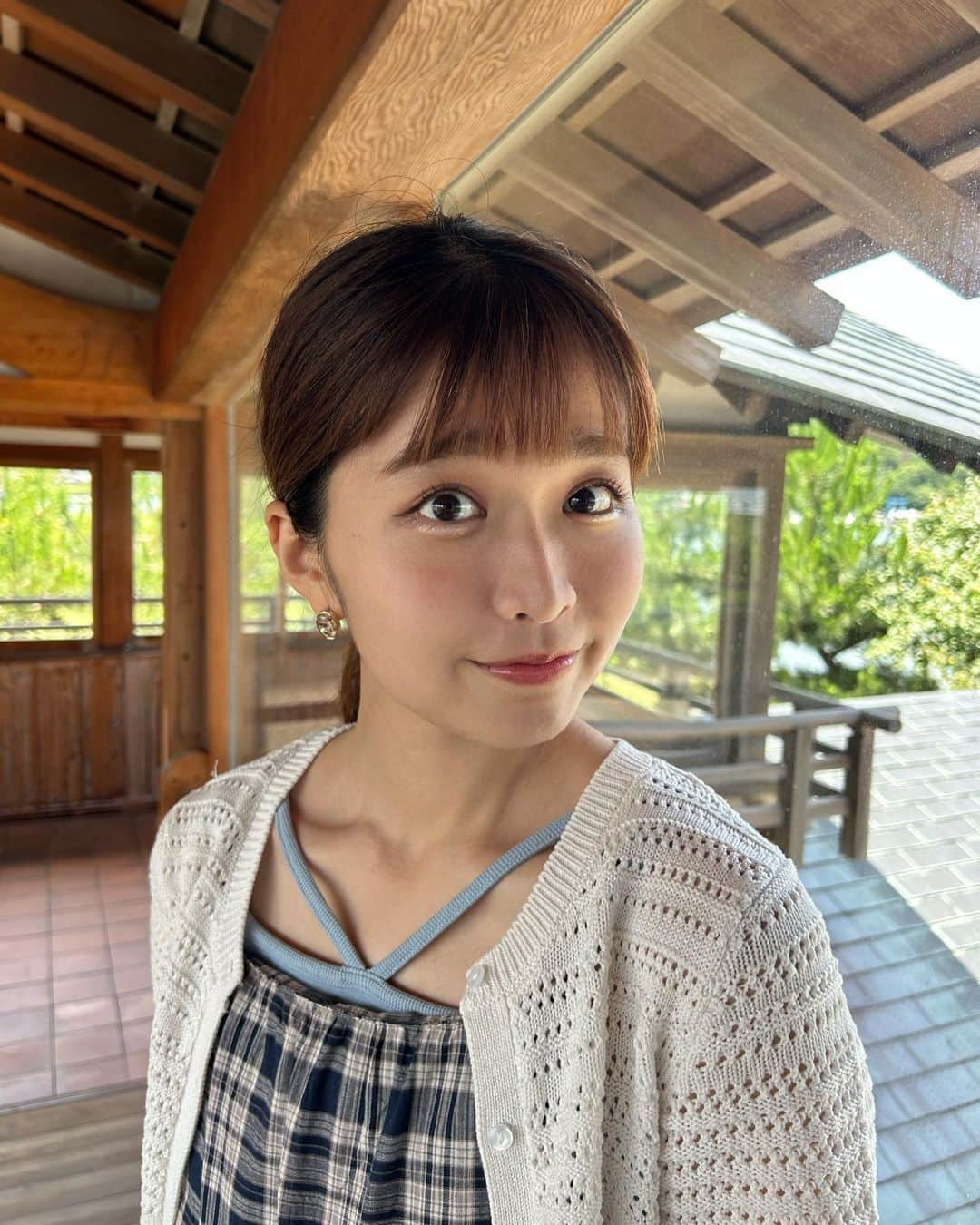 坂田茉世さんのインスタグラム写真 - (坂田茉世Instagram)「新しい服でお出かけしました〜 行き先はずっと気になっていた場所！ 福井県と石川県の県境にある 「イクスカフェ　吉崎鳳凰閣」 あわらの北潟湖を眺めながら味わう団子と抹茶🍡 ゆった〜り、のんび〜り 茶そばのカルボナーラも食べました🍵」7月2日 14時25分 - mayopppe_